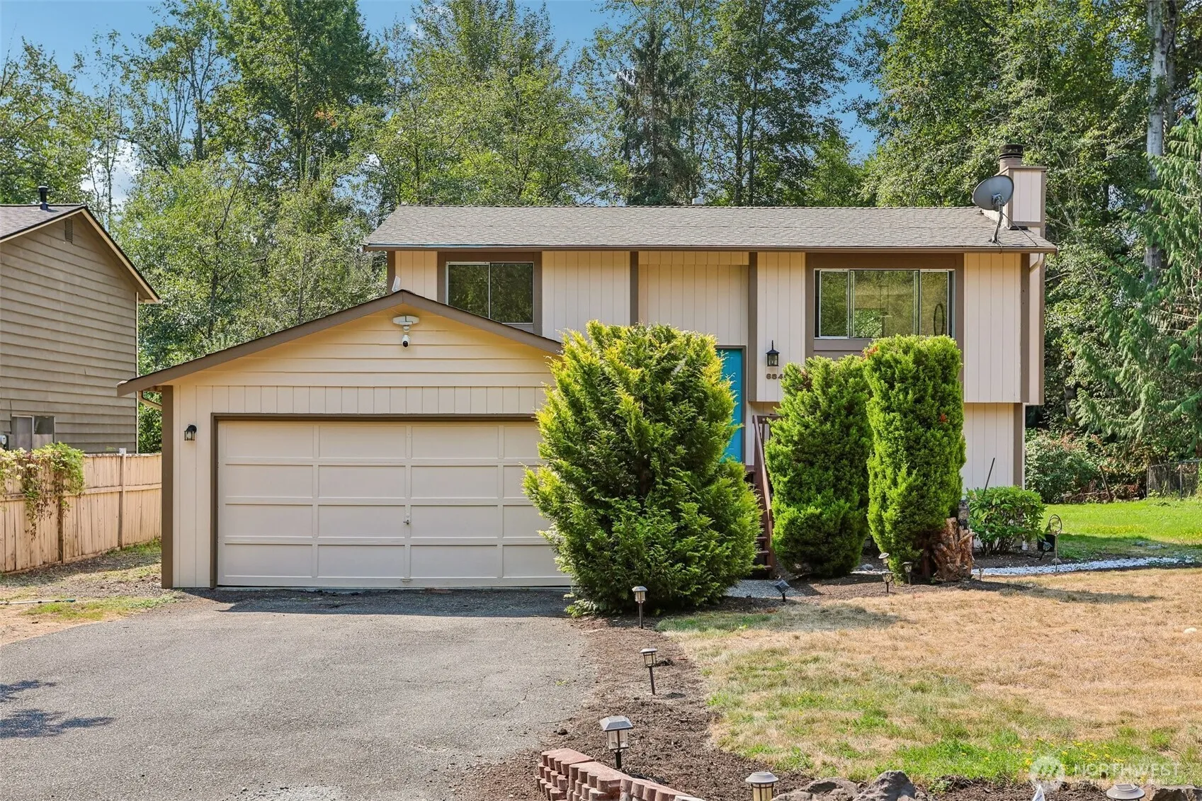 Property photo for 6845 Ne 191st Street, Kenmore photo 2