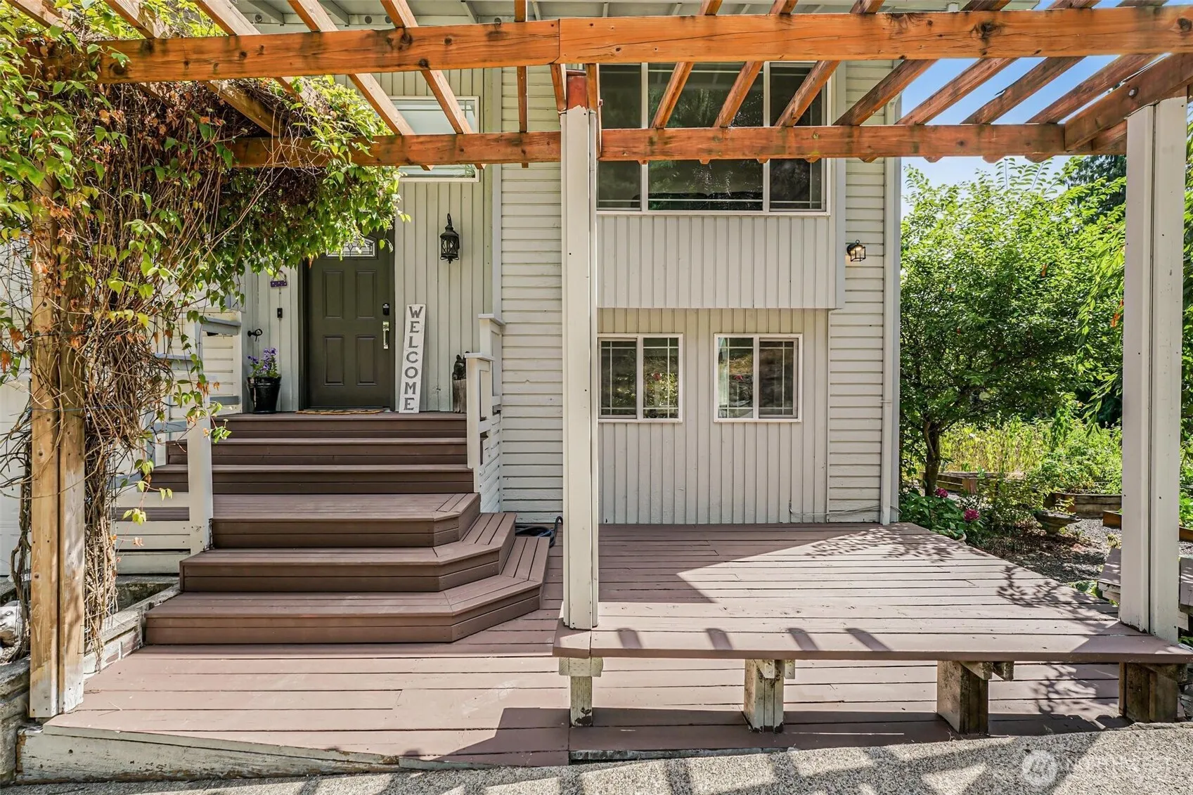 Property photo for 317 68th Avenue E, Tacoma photo 2