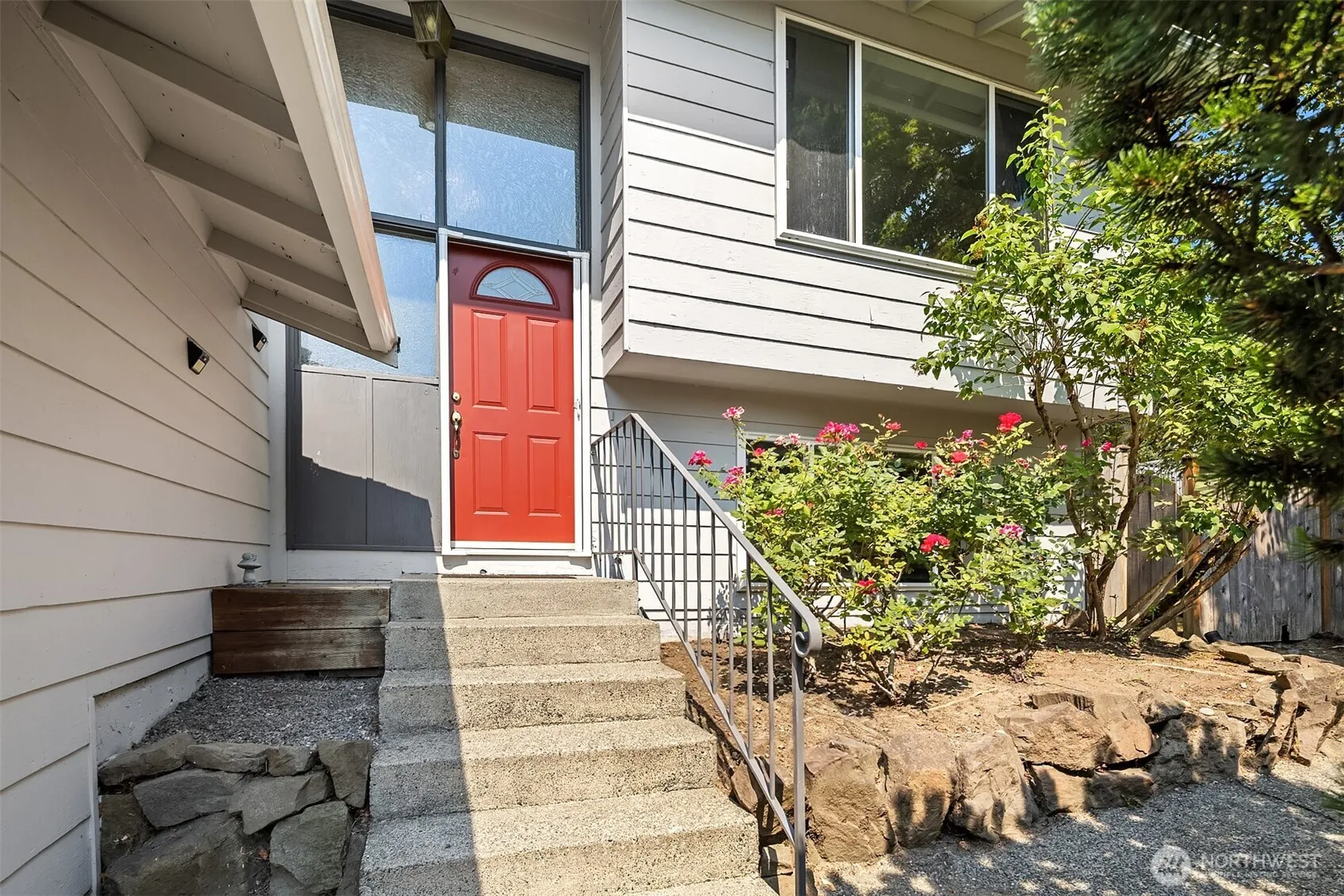 Property photo for 12916 Ne 136th Place, Kirkland photo 3