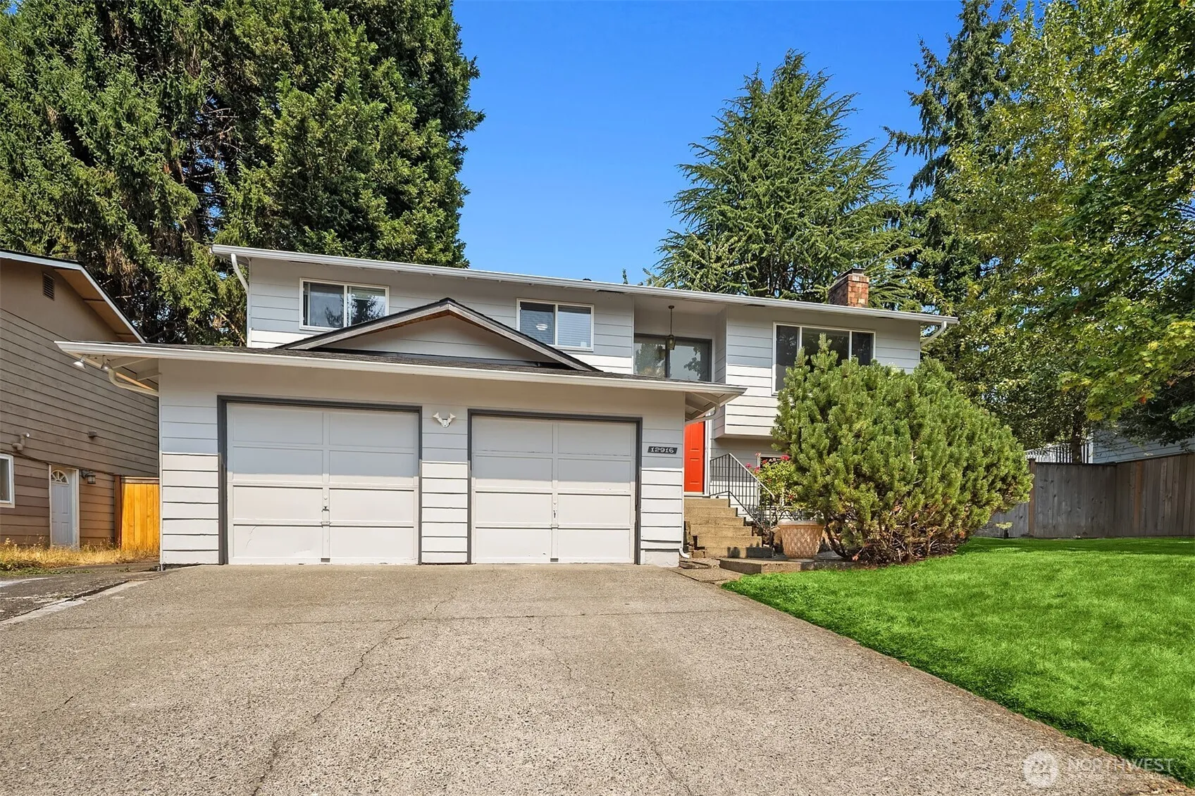 Property photo for 12916 Ne 136th Place, Kirkland photo 2