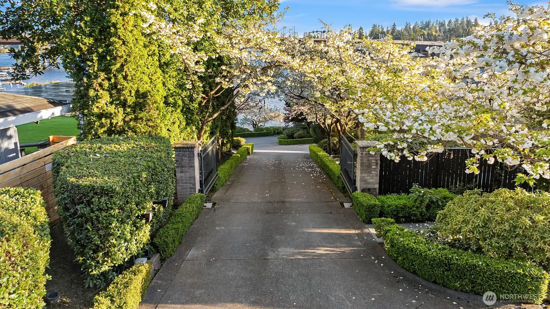 Property photo for 16 Enatai Drive, Bellevue photo 2