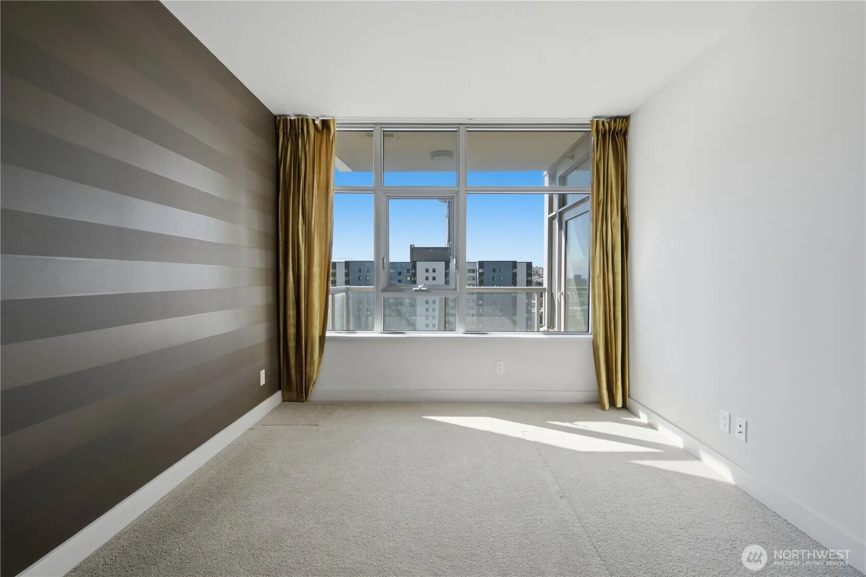 Property photo for 583 Battery Street #1505n, Seattle photo 4