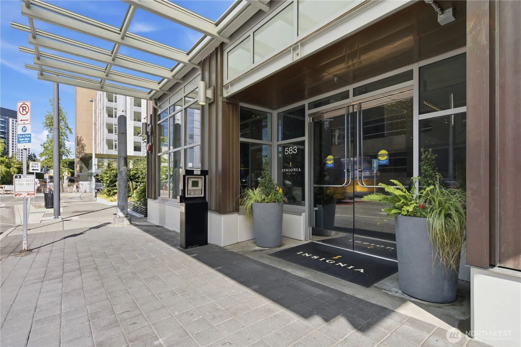 Property photo for 583 Battery Street #1505n, Seattle photo 2