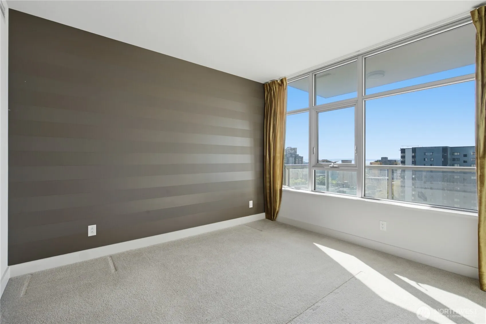 Property photo for 583 Battery Street #1505n, Seattle photo 3