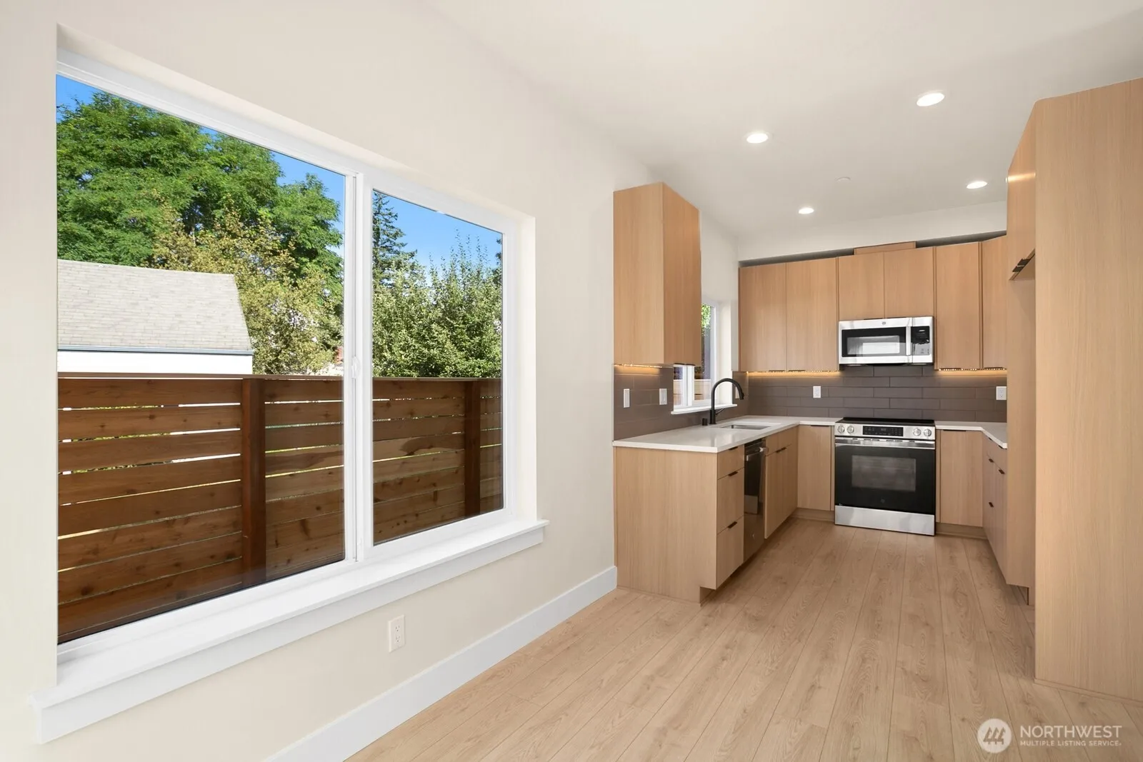 Property photo for 508 Sw 137th Street #b, Burien photo 4
