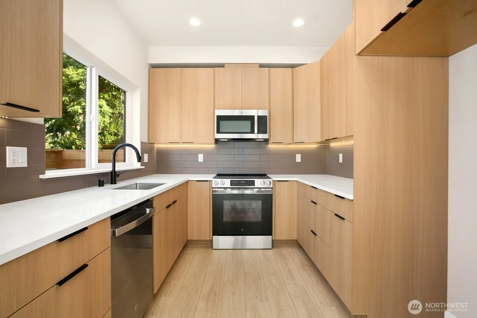 Property photo for 508 Sw 137th Street #b, Burien photo 5