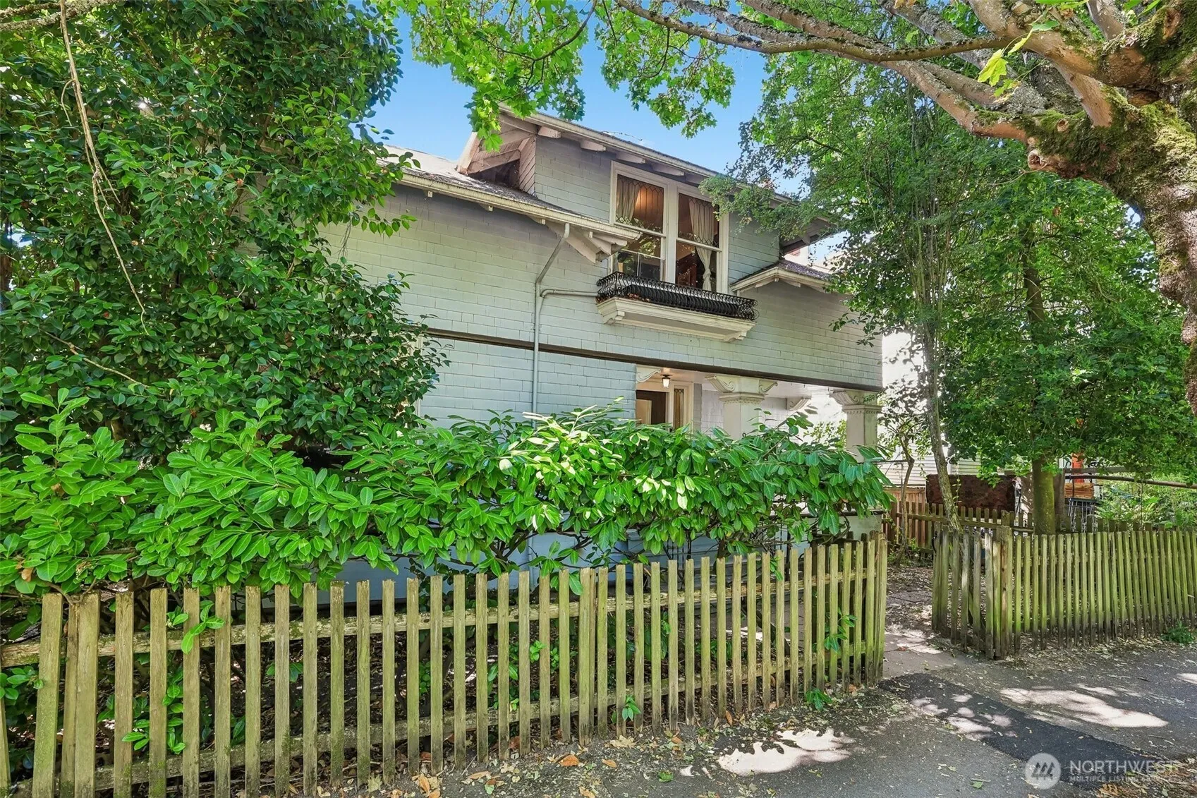 Property photo for 929 13th Avenue E, Seattle photo 2