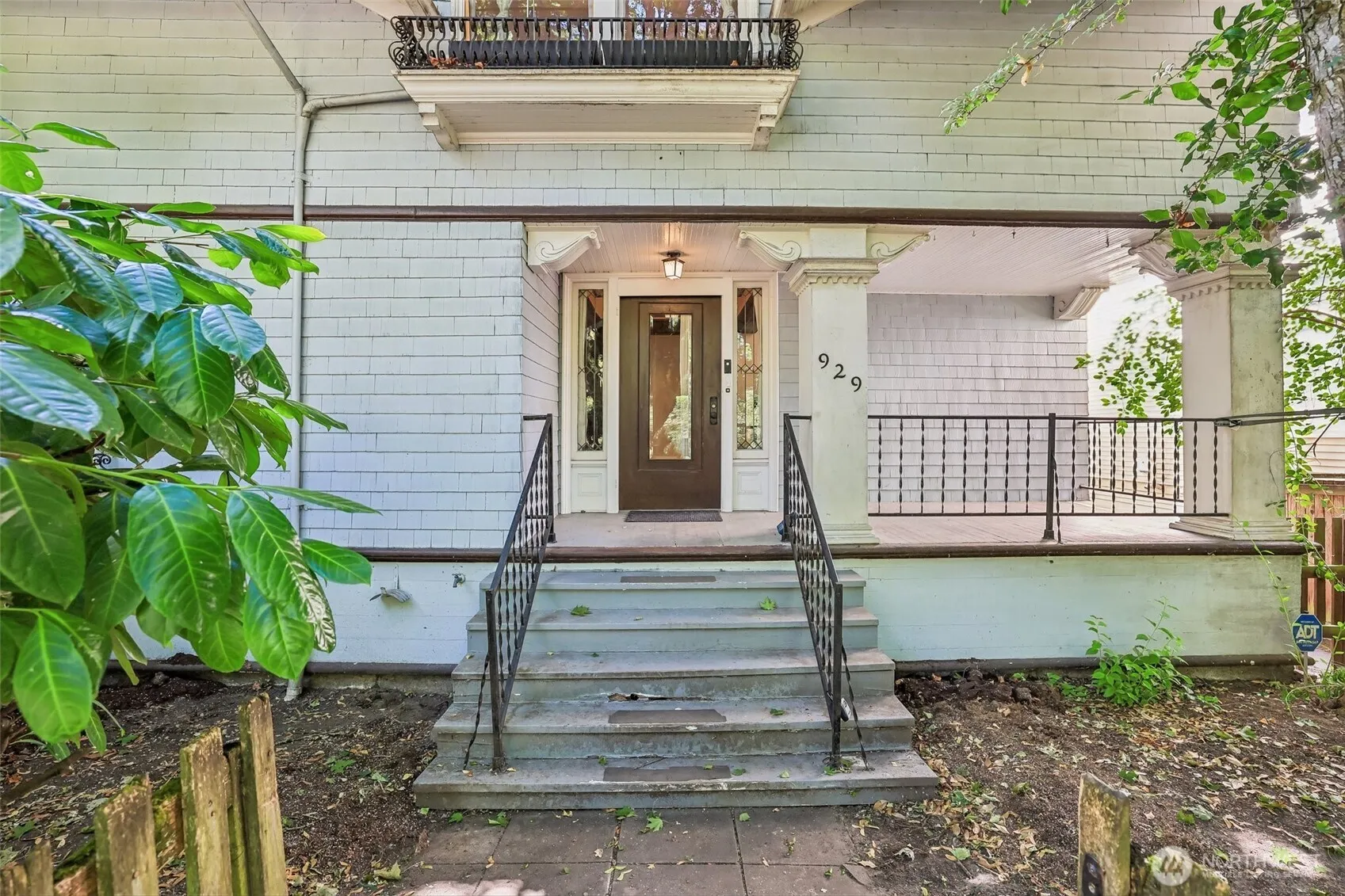 Property photo for 929 13th Avenue E, Seattle photo 4