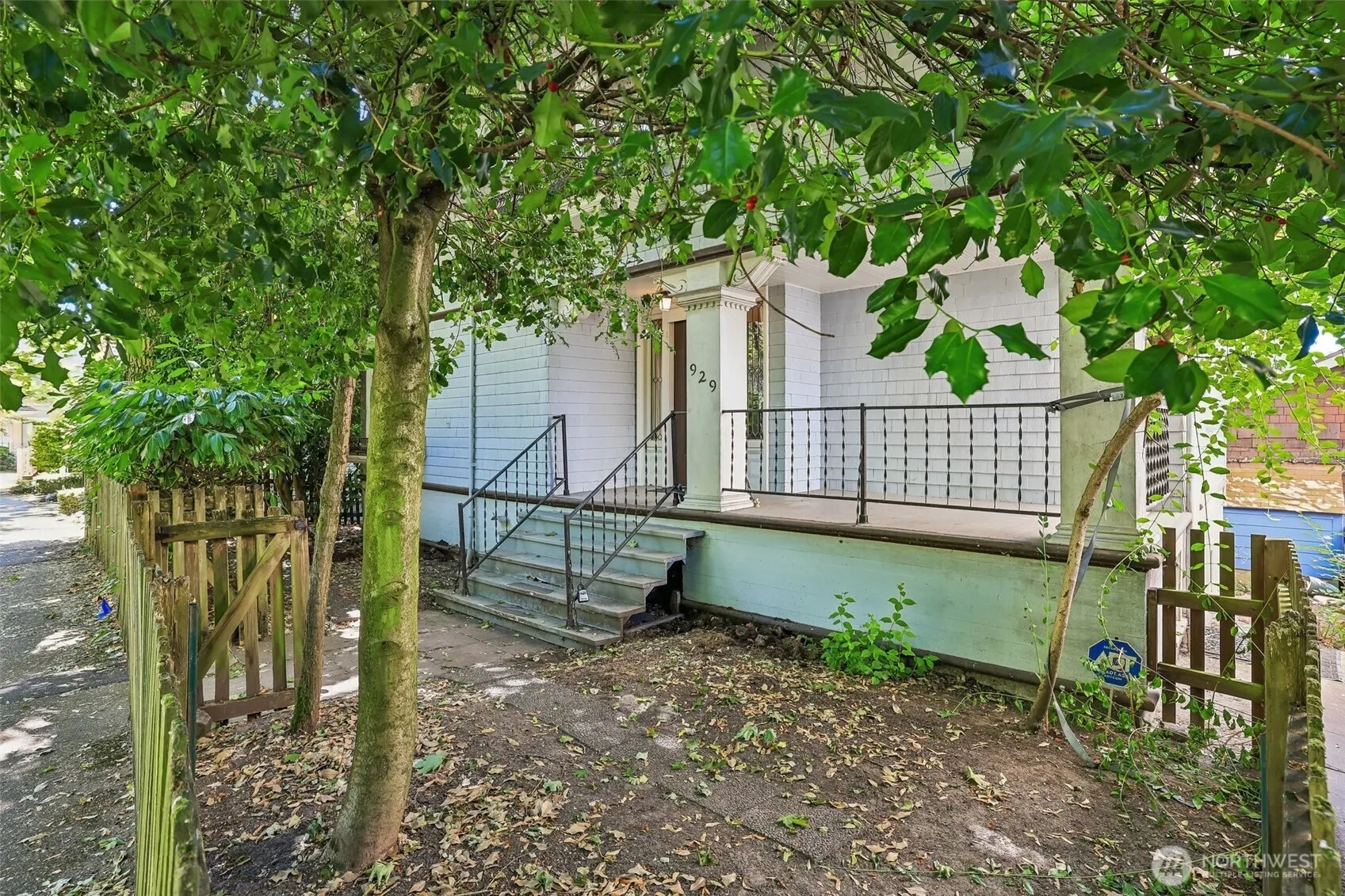 Property photo for 929 13th Avenue E, Seattle photo 3