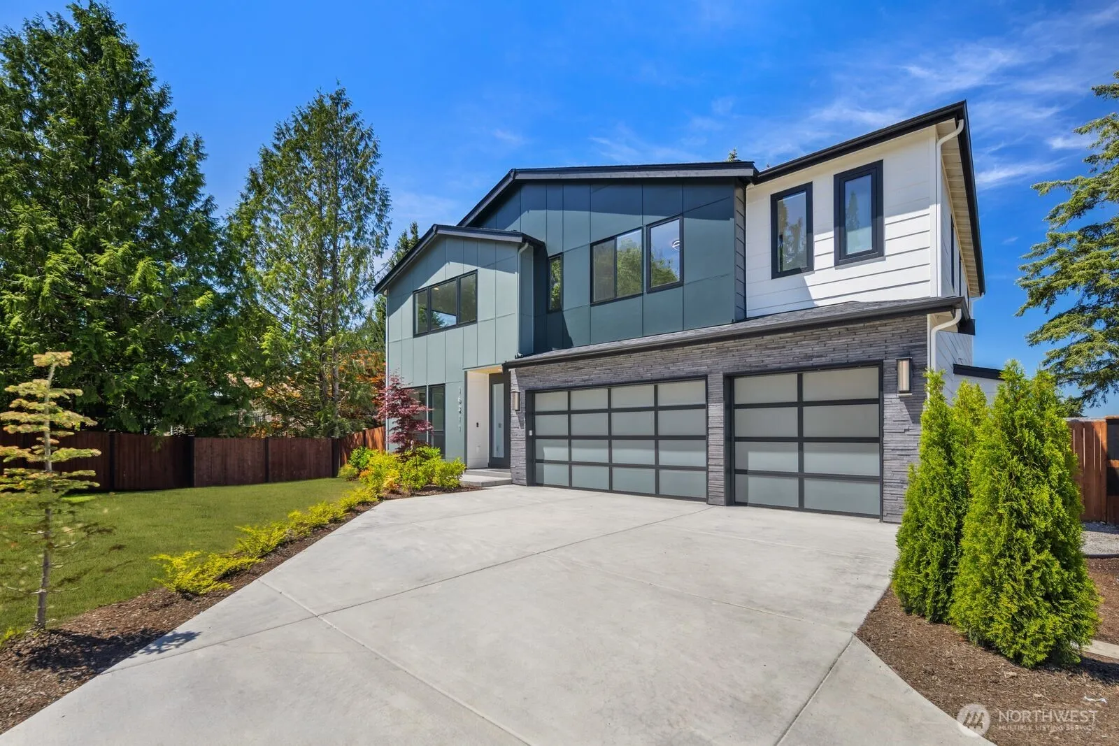 Property photo for 16211 Simonds Road Ne, Kenmore photo 2