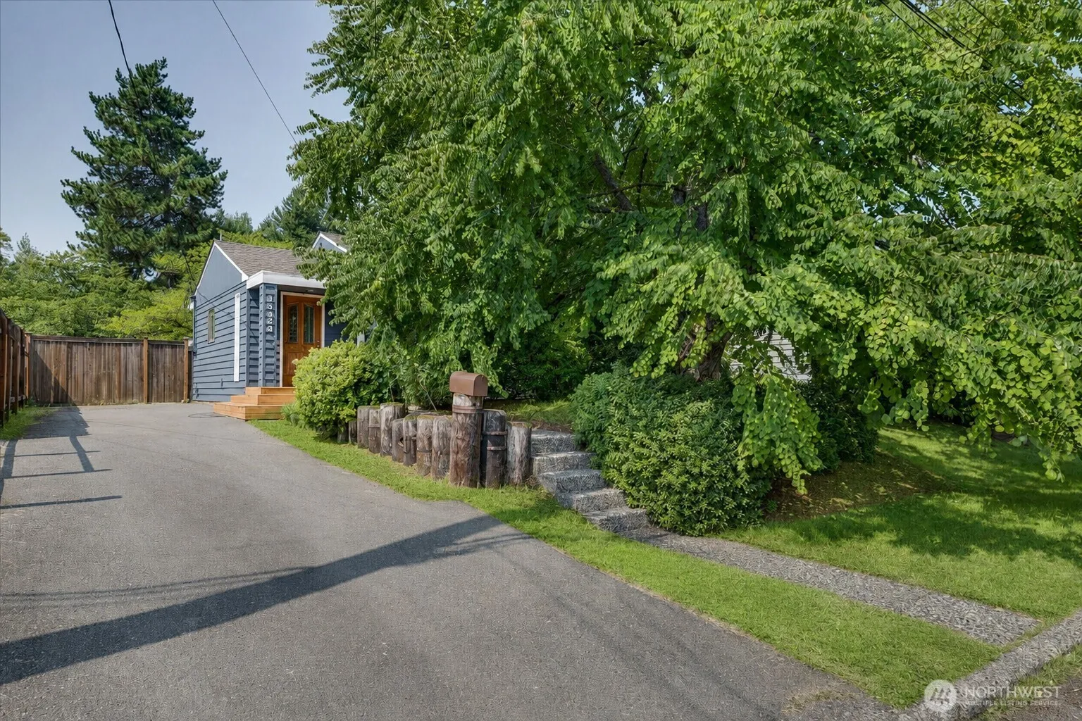 Property photo for 15829 26th Avenue Ne, Shoreline photo 2
