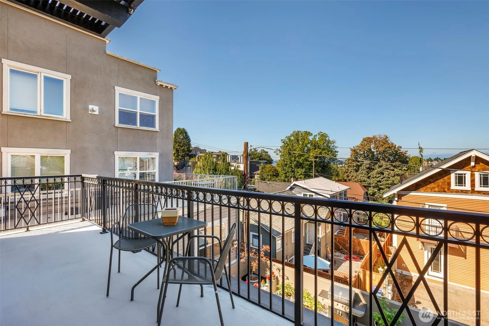 Property photo for 1909 10th Avenue W #201, Seattle photo 2