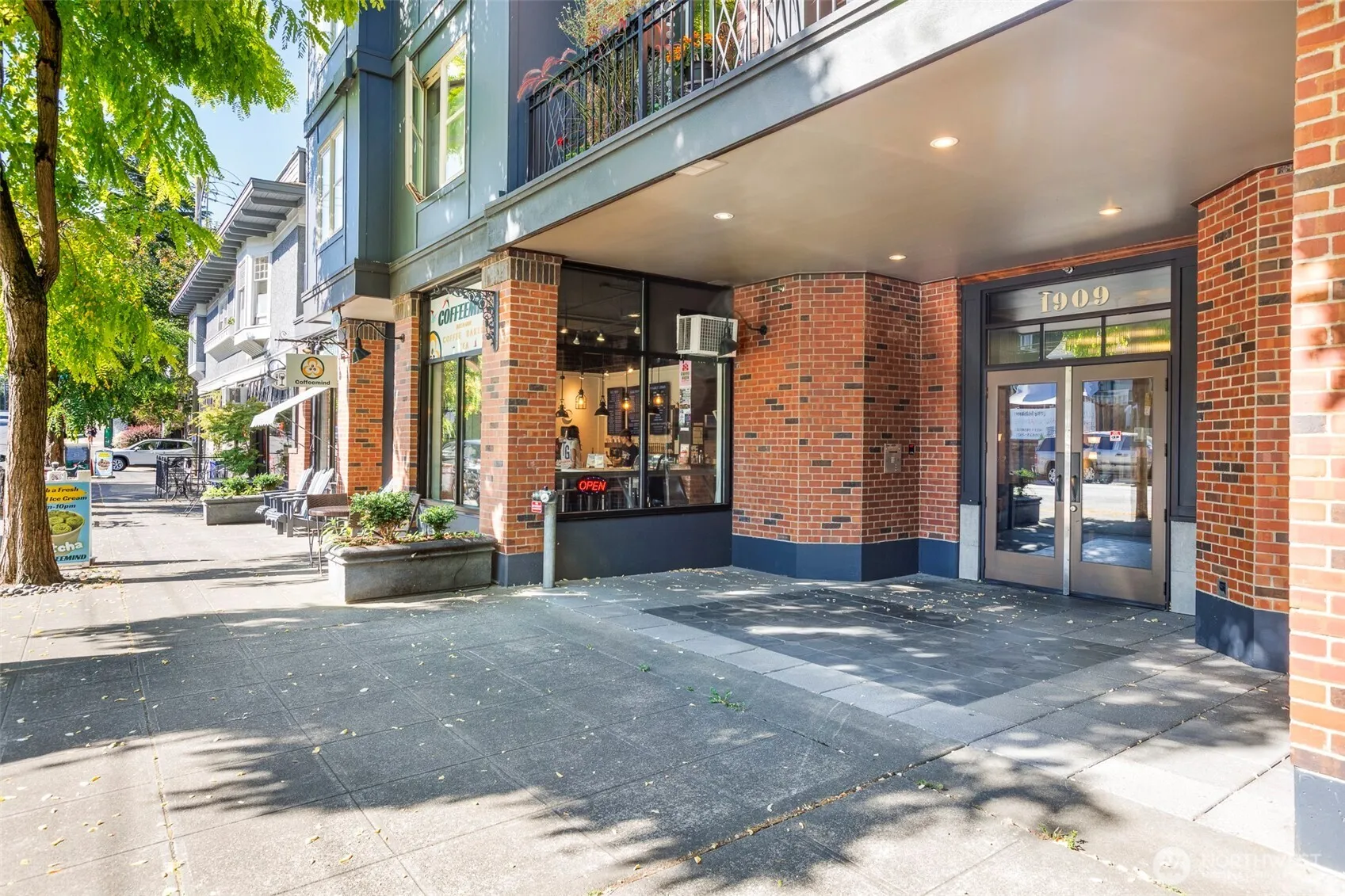 Property photo for 1909 10th Avenue W #201, Seattle