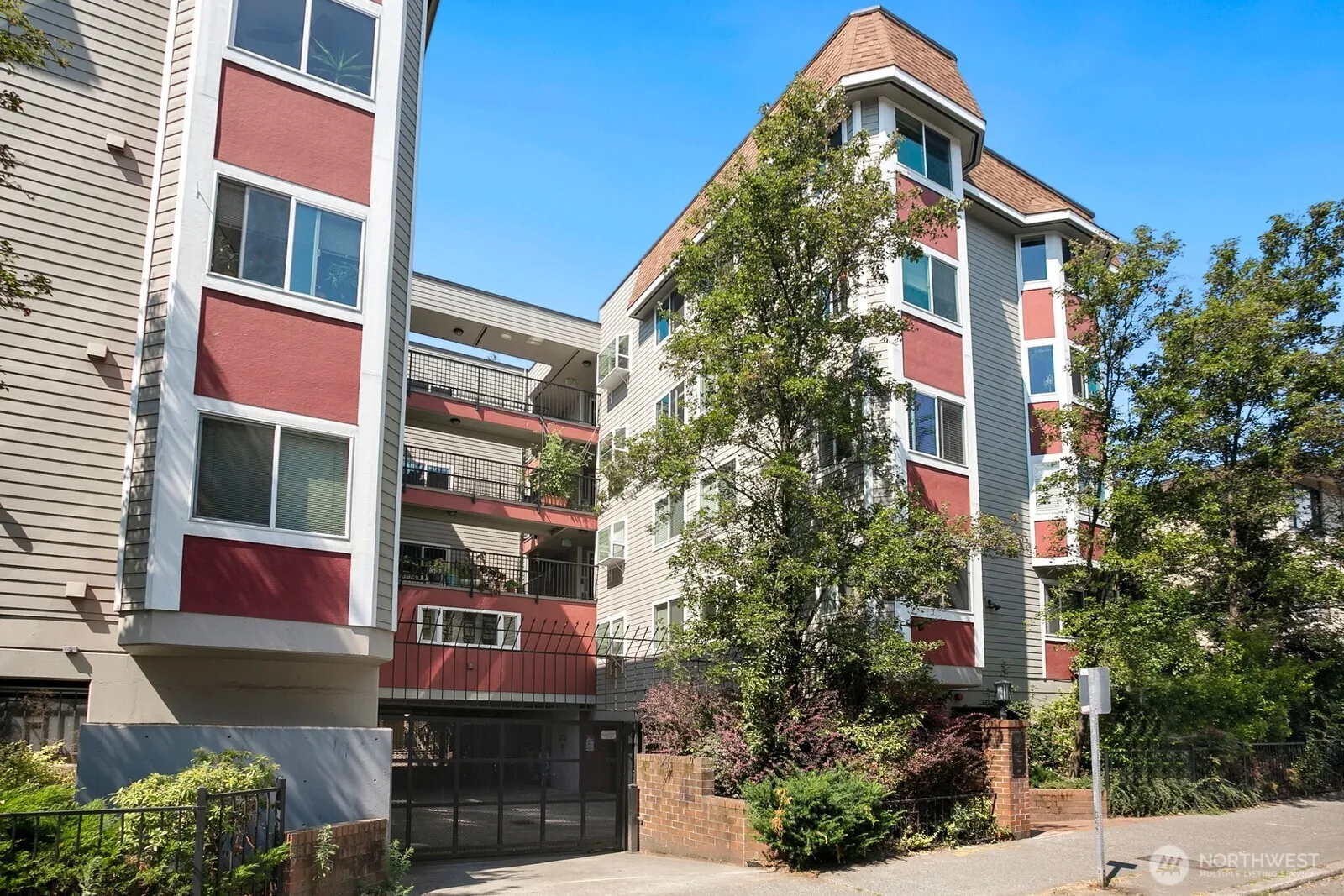 Property photo for 1617 Summit Avenue #42, Seattle photo 2