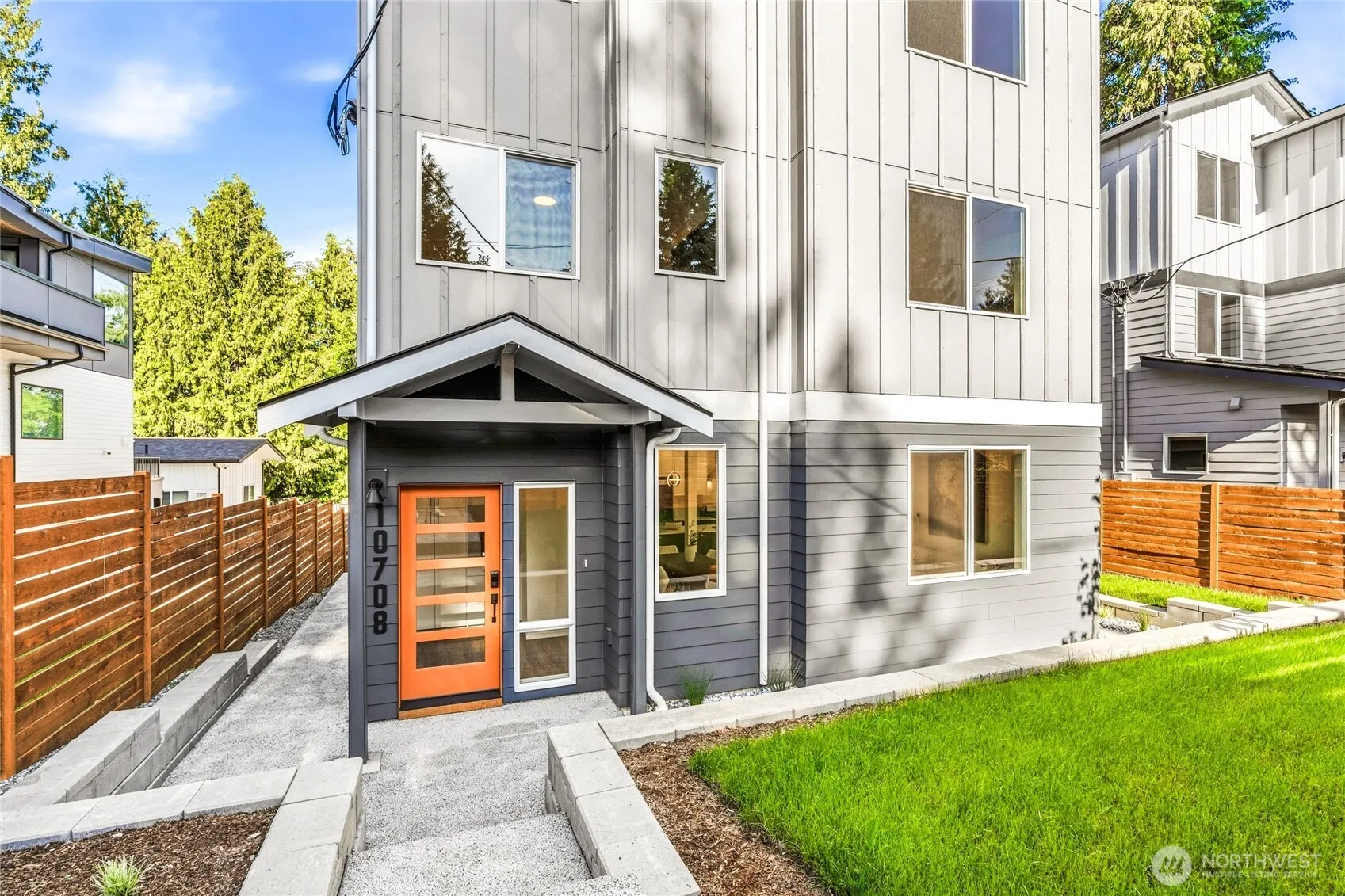 Property photo for 10702 Linden Avenue N, Seattle photo 4