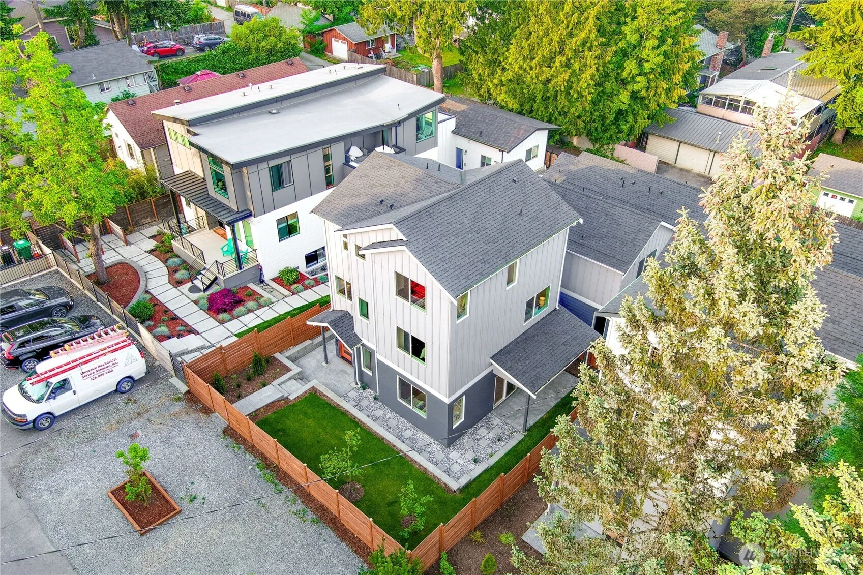 Property photo for 10702 Linden Avenue N, Seattle photo 3