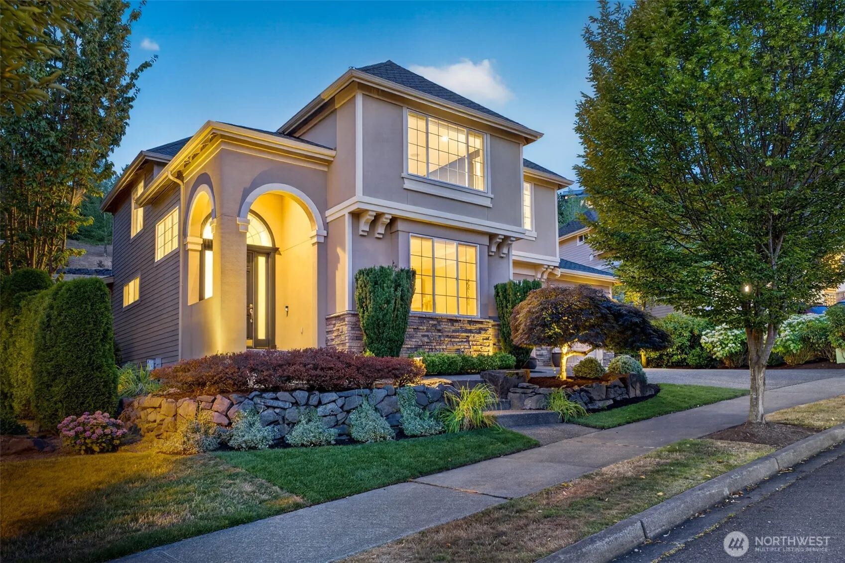 Property photo for 1760 30th Avenue Ne, Issaquah photo 2