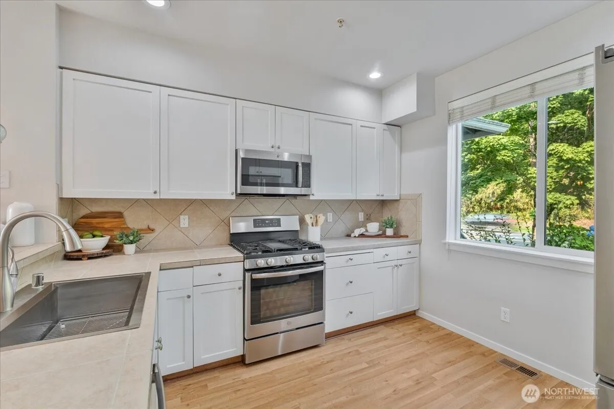 Property photo for 10901 124th Avenue Ne #2-4, Kirkland photo 4