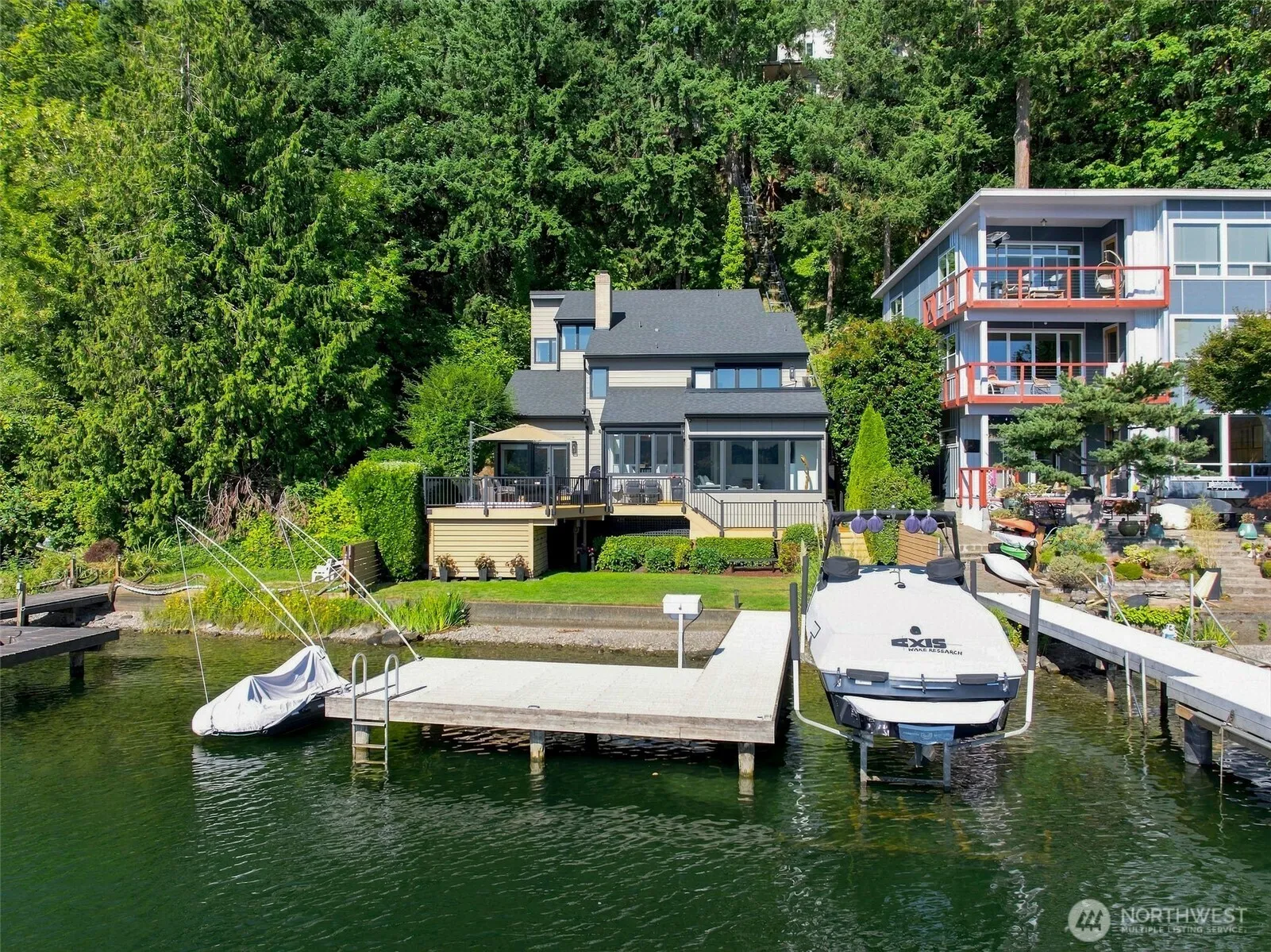 Property photo for 2002 W Lake Sammamish Parkway Ne, Redmond
