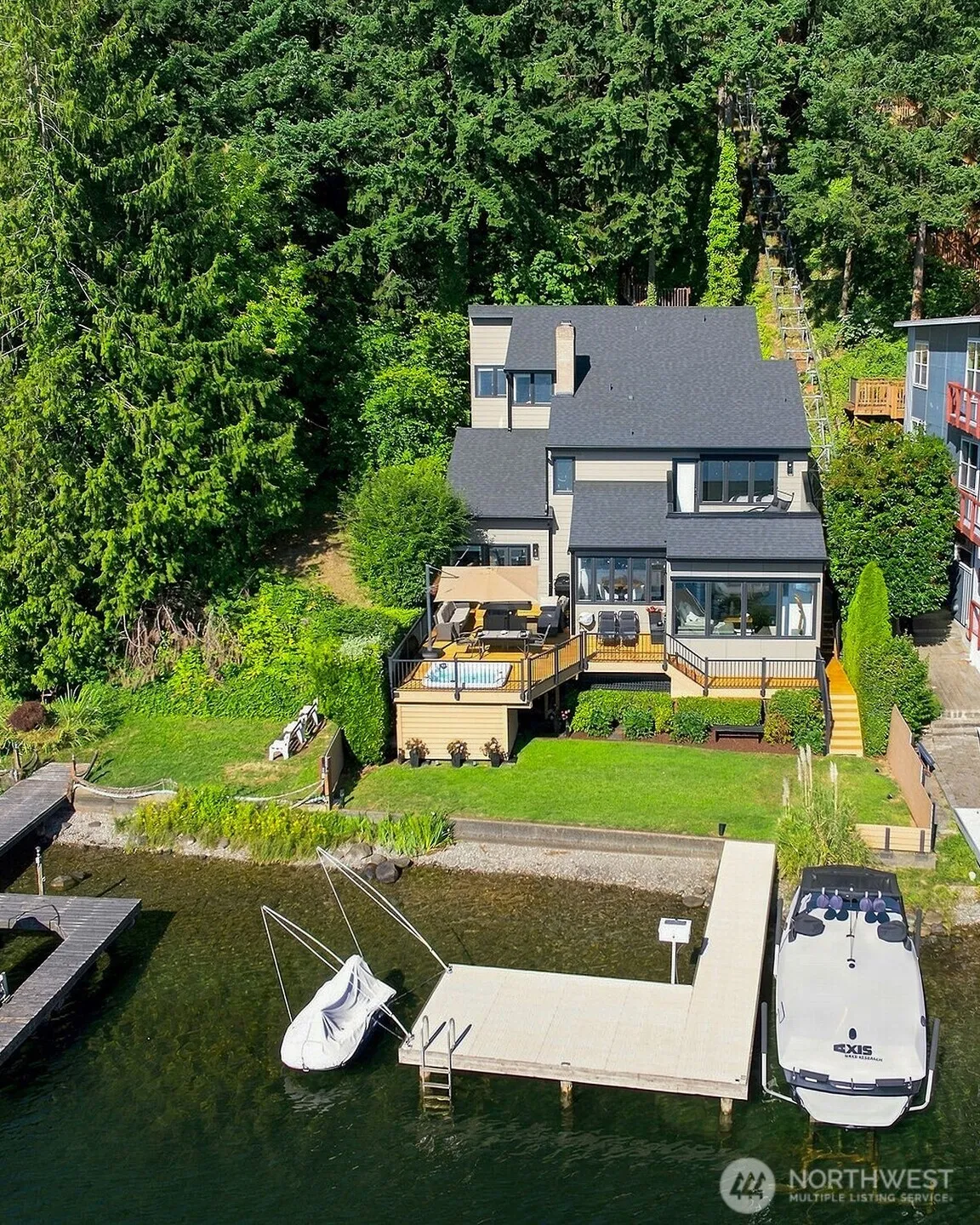 Property photo for 2002 W Lake Sammamish Parkway Ne, Redmond
