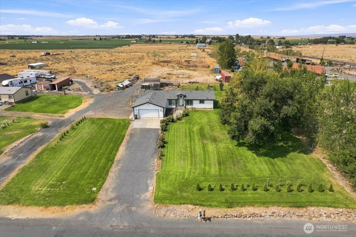 Property photo for 3914 Road F Ne, Moses Lake photo 2