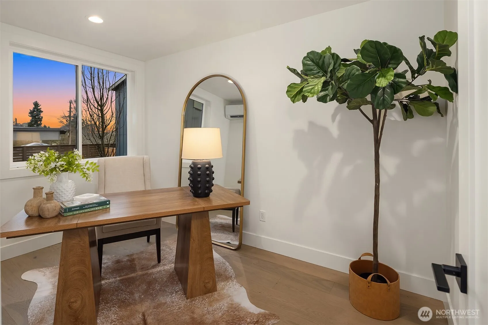 Property photo for 4407 2nd Avenue Ne, Seattle photo 4