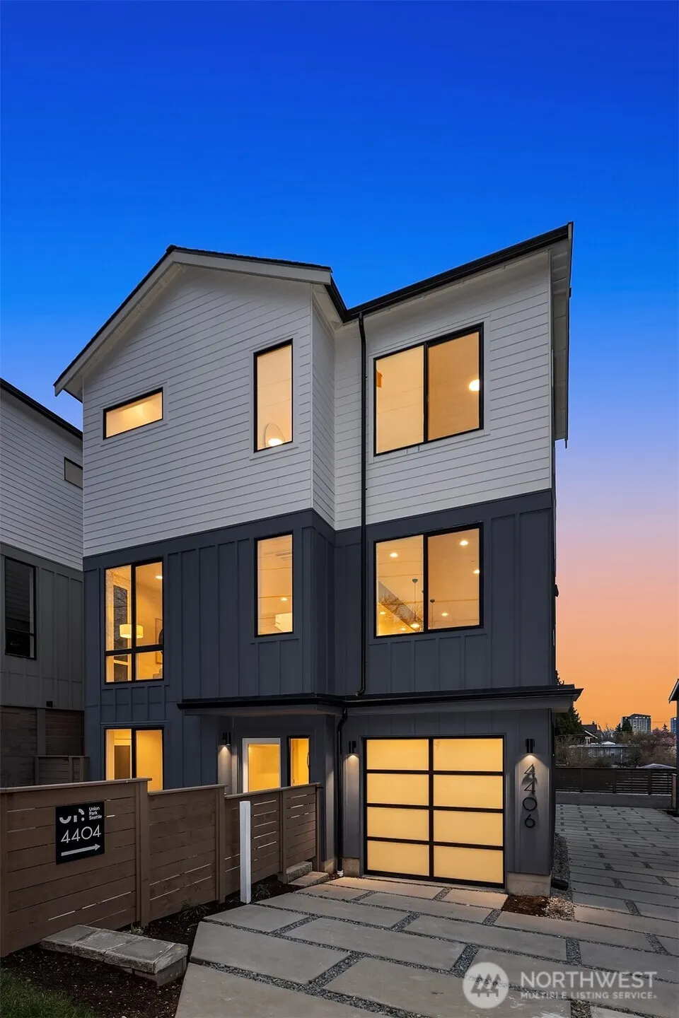 Property photo for 4407 2nd Avenue Ne, Seattle photo 2