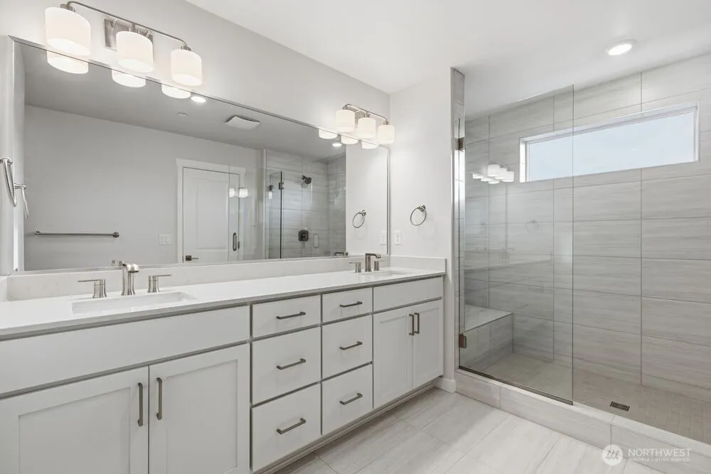 Property photo for 13210 Ne 127th Way #d, Kirkland photo 5