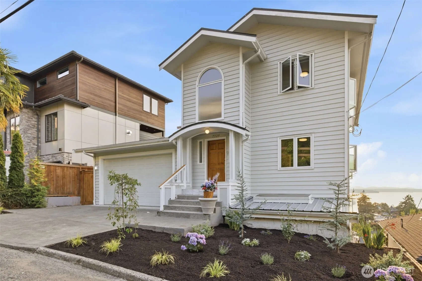 Property photo for 7329 44th Avenue Sw, Seattle photo 2