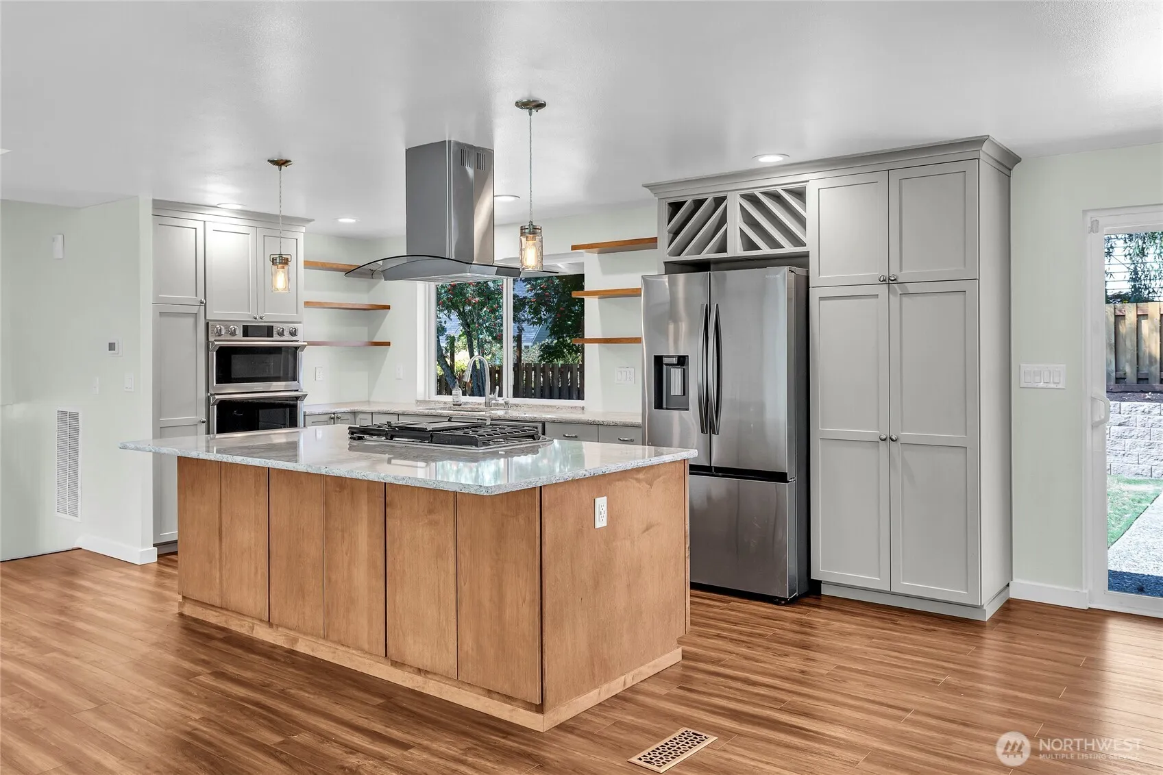 Property photo for 7902 89th Avenue Sw, Lakewood photo 4
