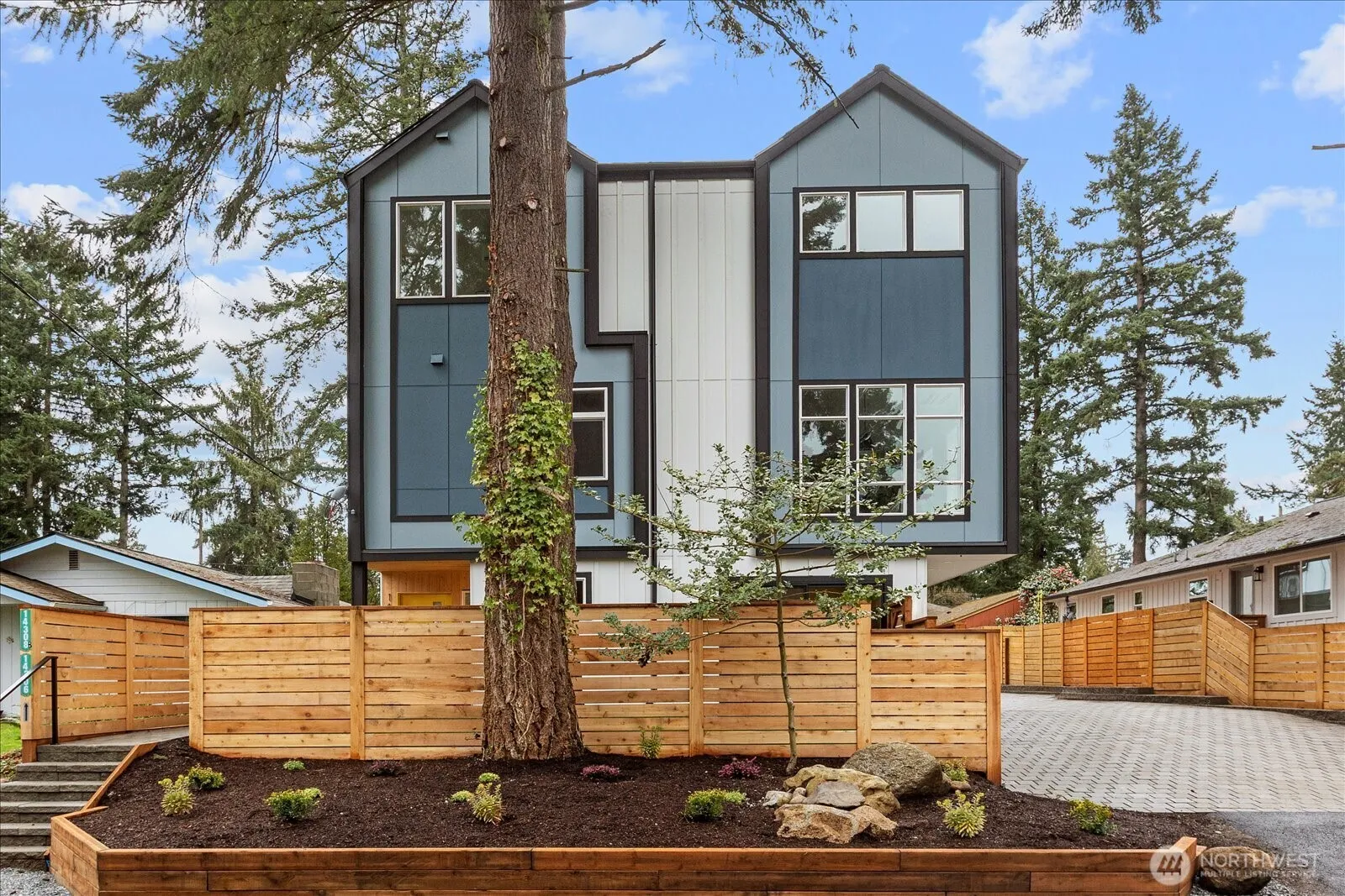 Property photo for 14308 Roslyn Place N, Seattle