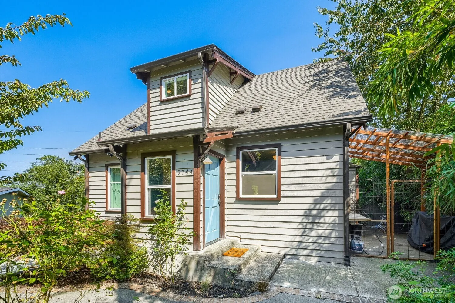 Property photo for 9744 49th Avenue S, Seattle photo 2