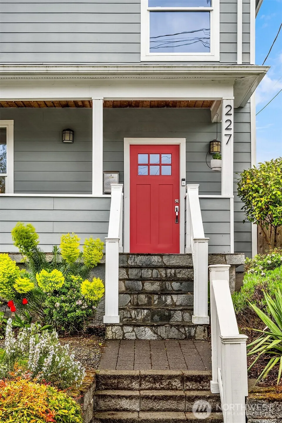 Property photo for 227 29th Avenue E, Seattle photo 4