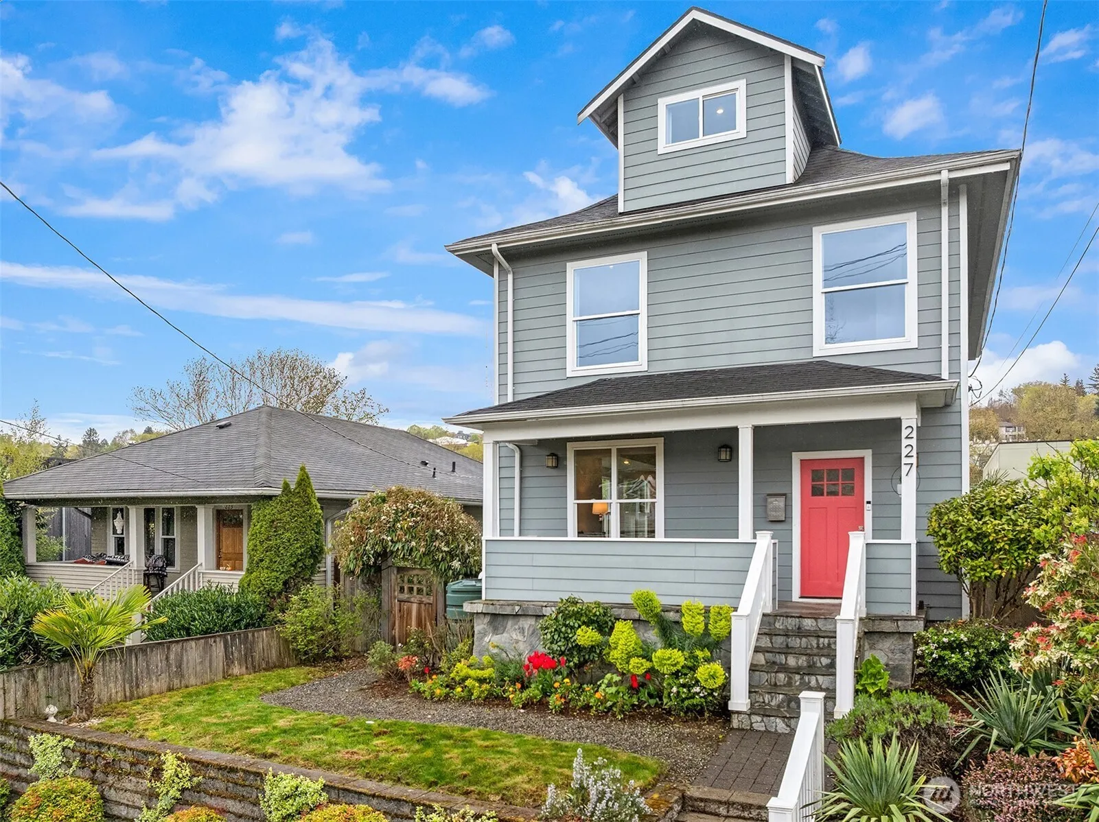 Property photo for 227 29th Avenue E, Seattle photo 3