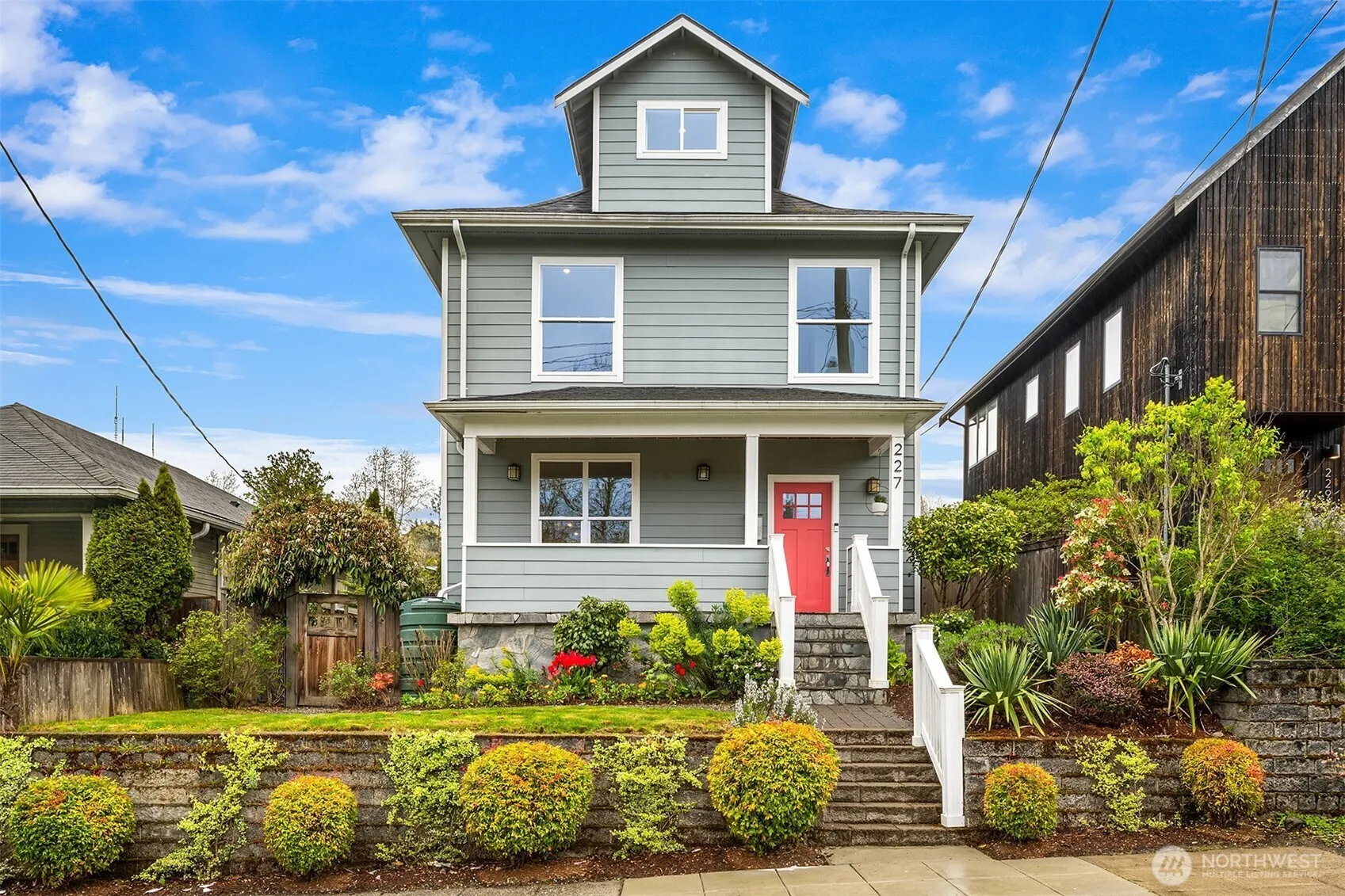 Property photo for 227 29th Avenue E, Seattle photo 2