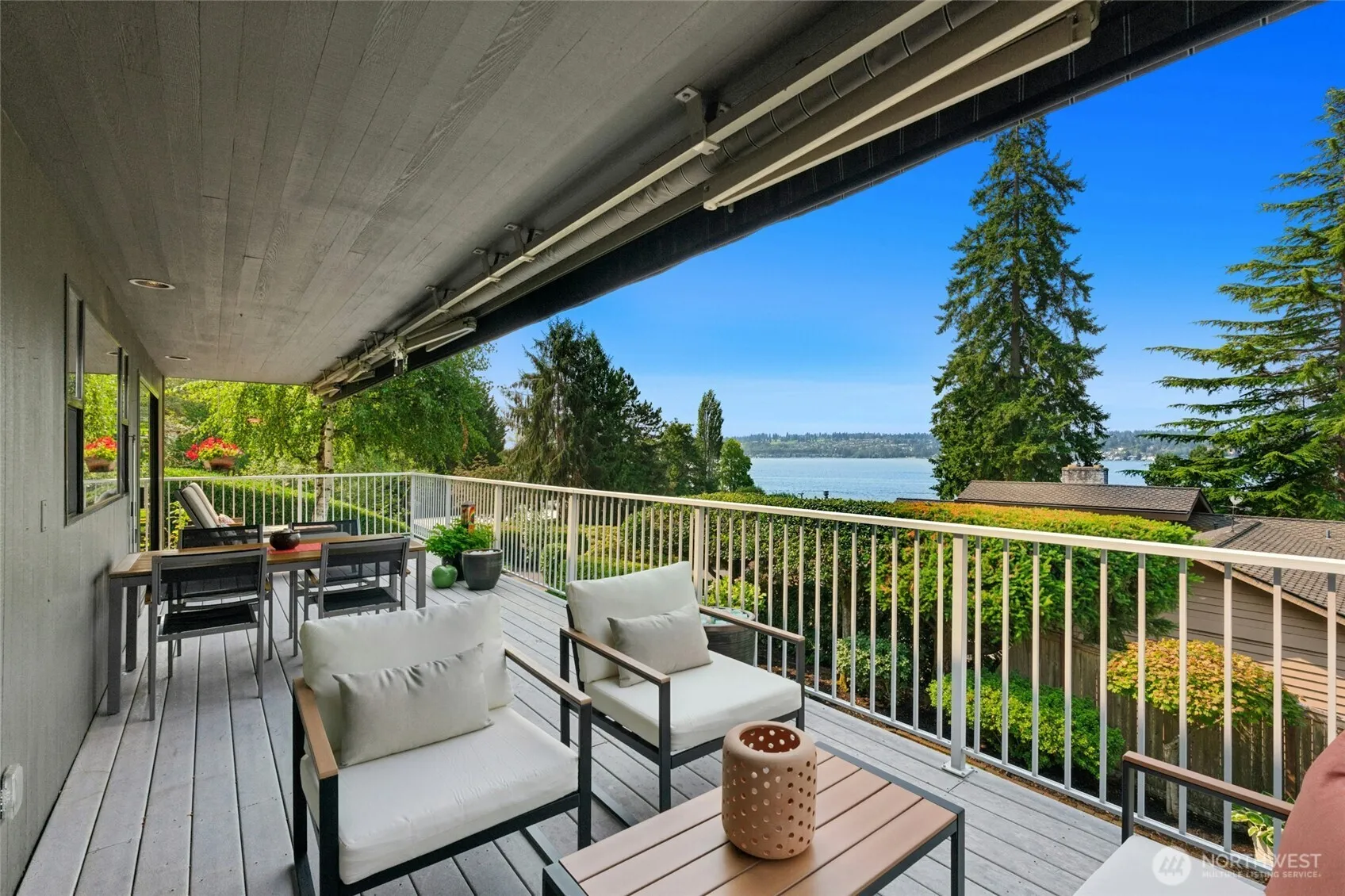 Property photo for 12530 Holmes Point Drive Ne, Kirkland photo 2
