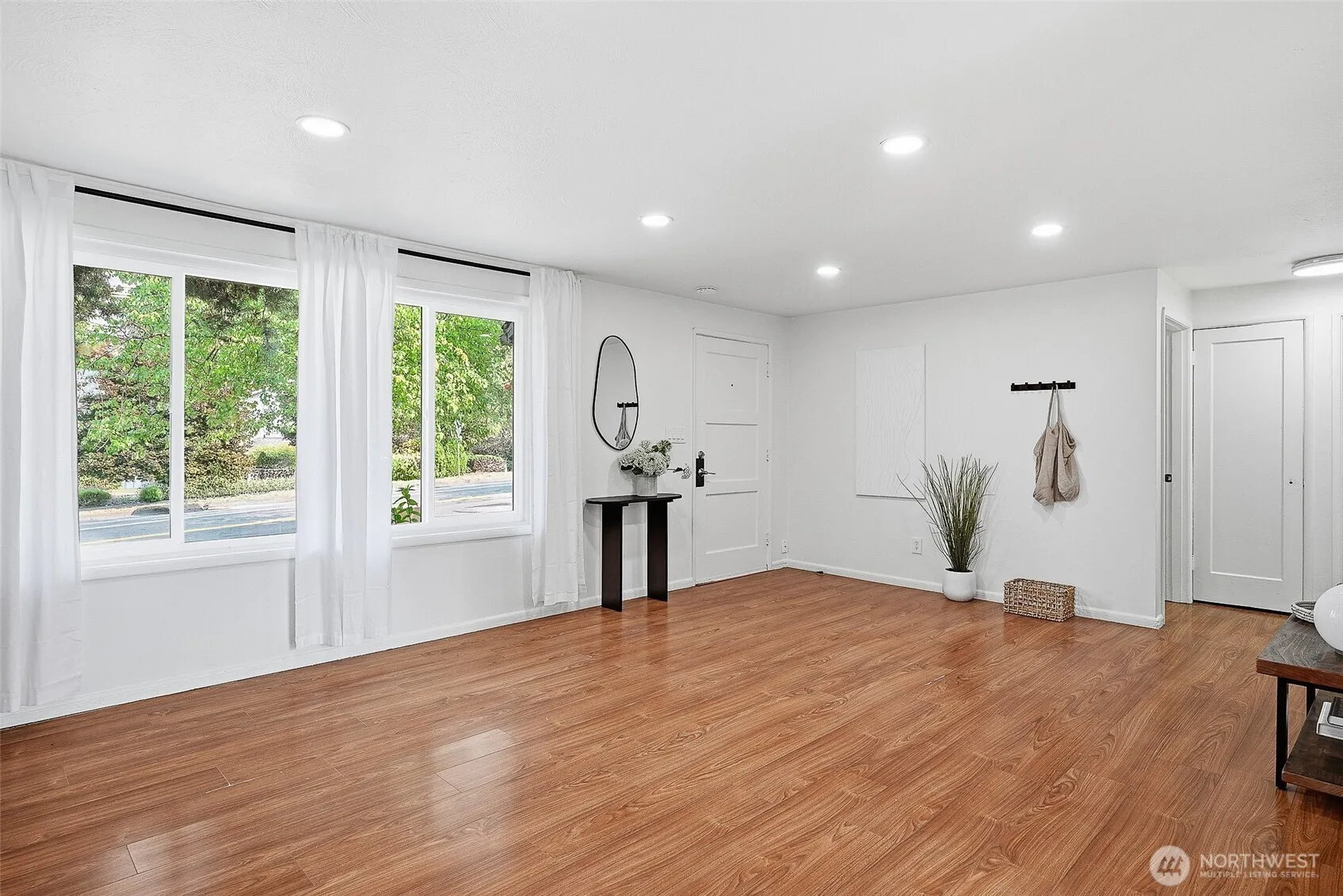 Property photo for 17211 5th Avenue Ne, Shoreline photo 4