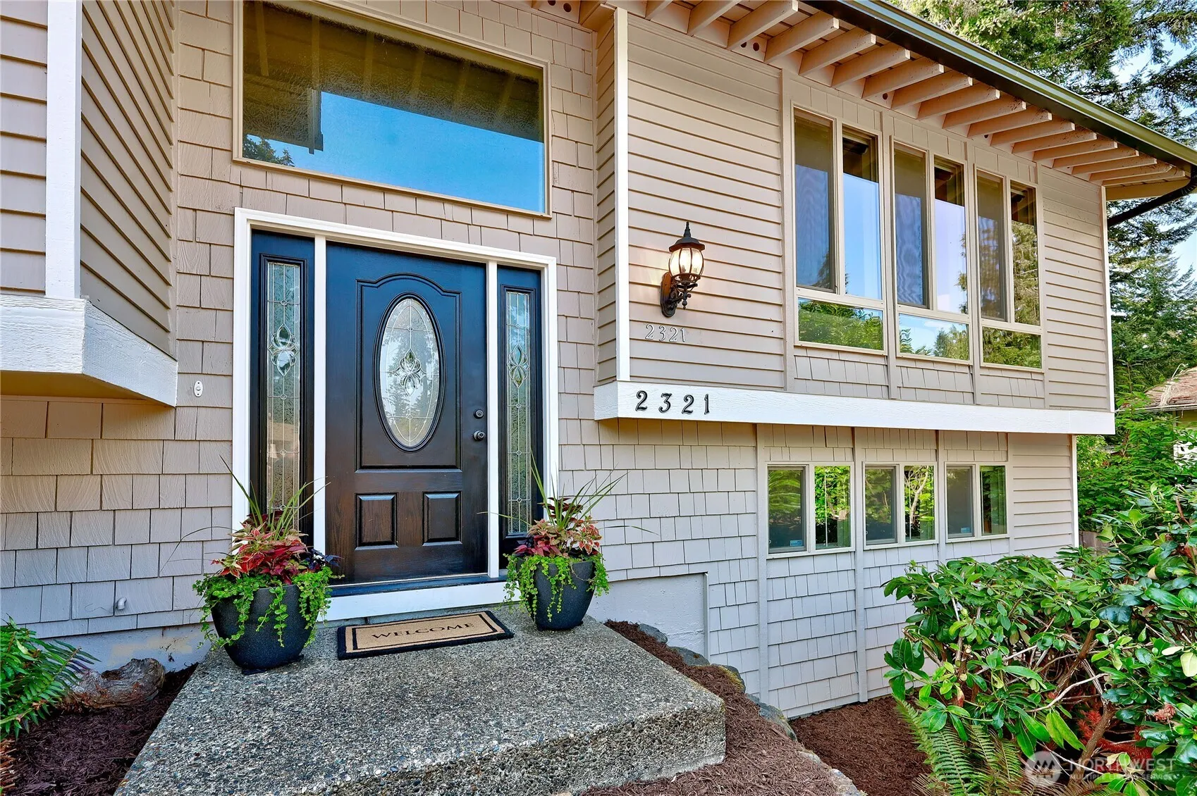Property photo for 2321 Ne Eton Lane, Bremerton photo 3