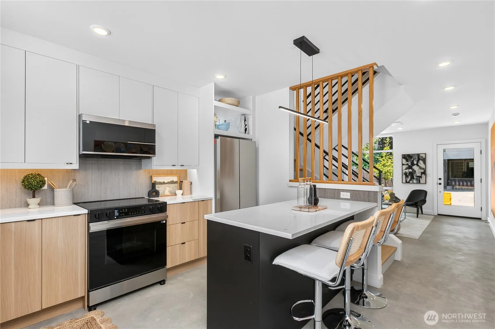 Property photo for 5009 Fauntleroy Avenue Sw #c, Seattle photo 2