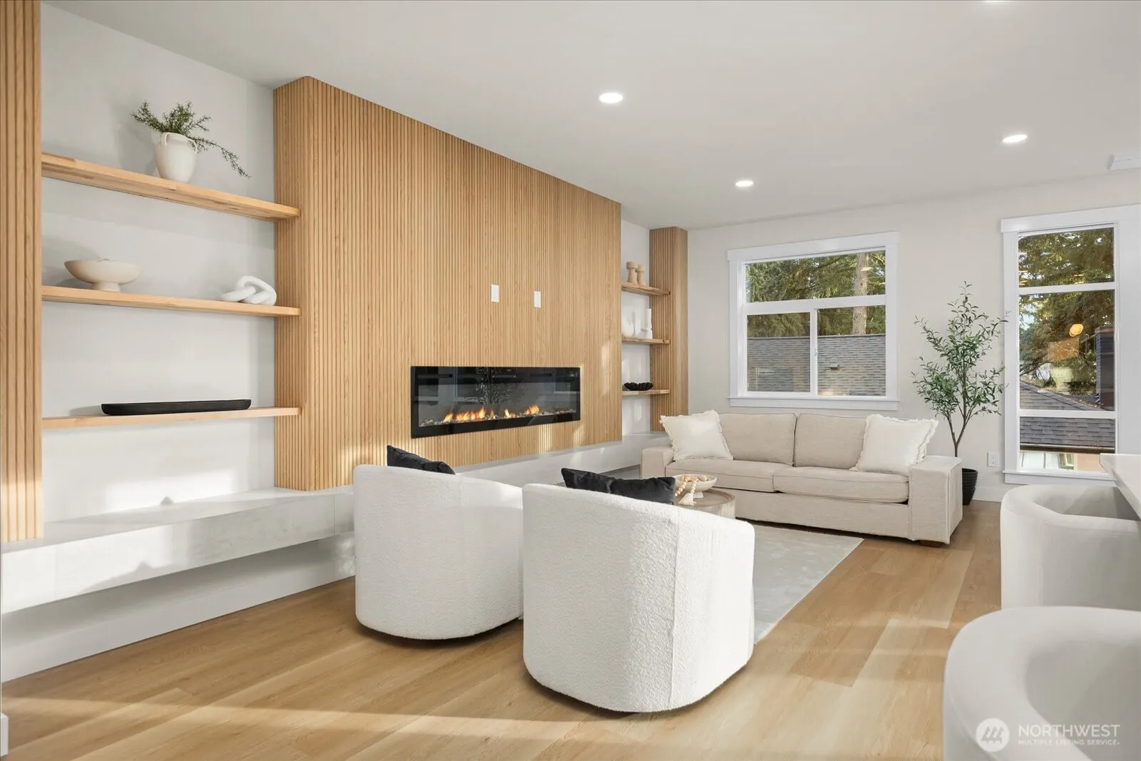 Property photo for 14308 Roslyn Place N, Seattle photo 4