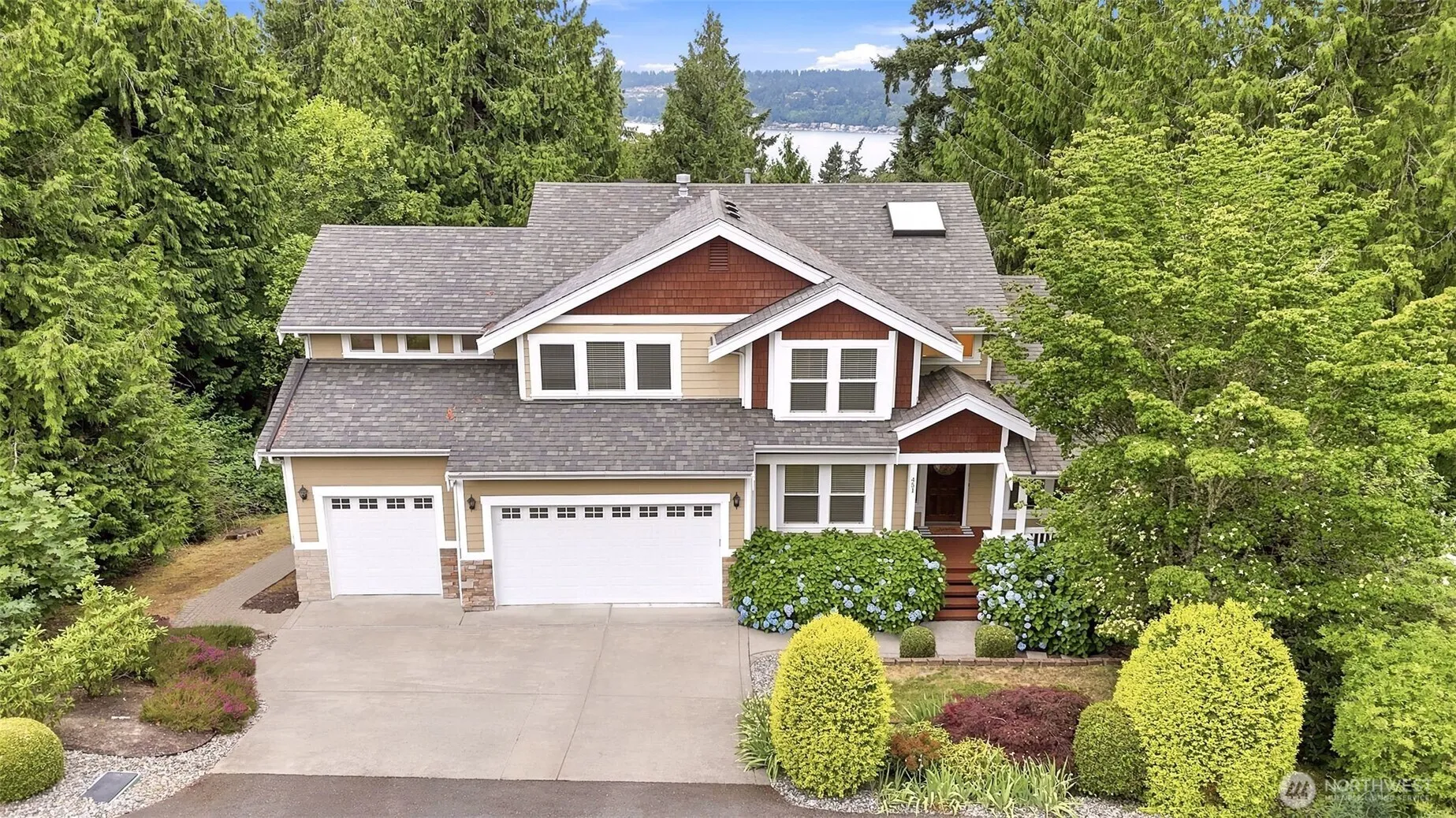 Property photo for 451 211th Avenue Ne, Sammamish