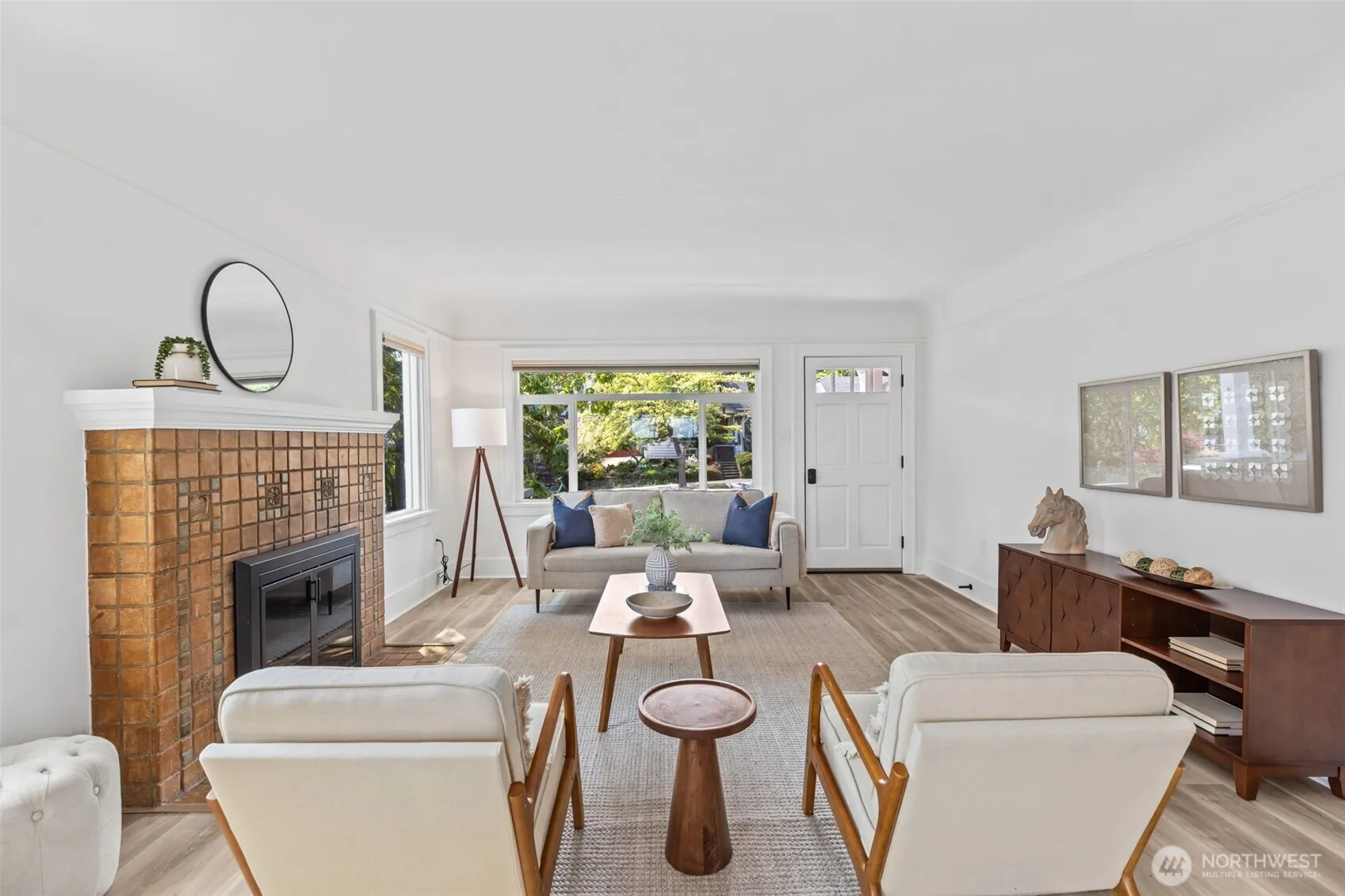 Property photo for 4016 38th Avenue Sw, Seattle photo 2