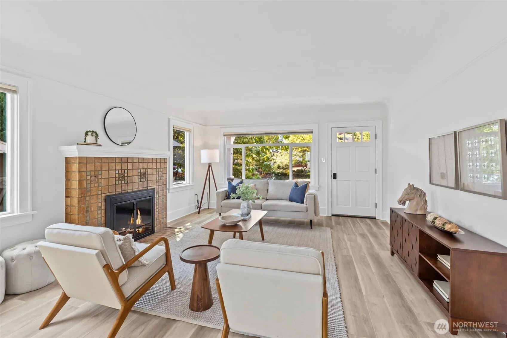 Property photo for 4016 38th Avenue Sw, Seattle photo 3
