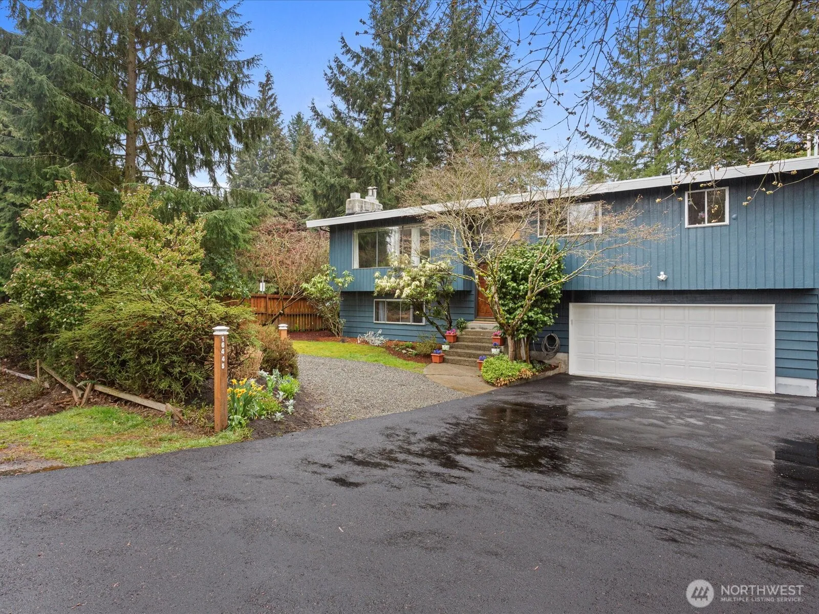 Property photo for 16445 Ambaum Boulevard S, Burien photo 2