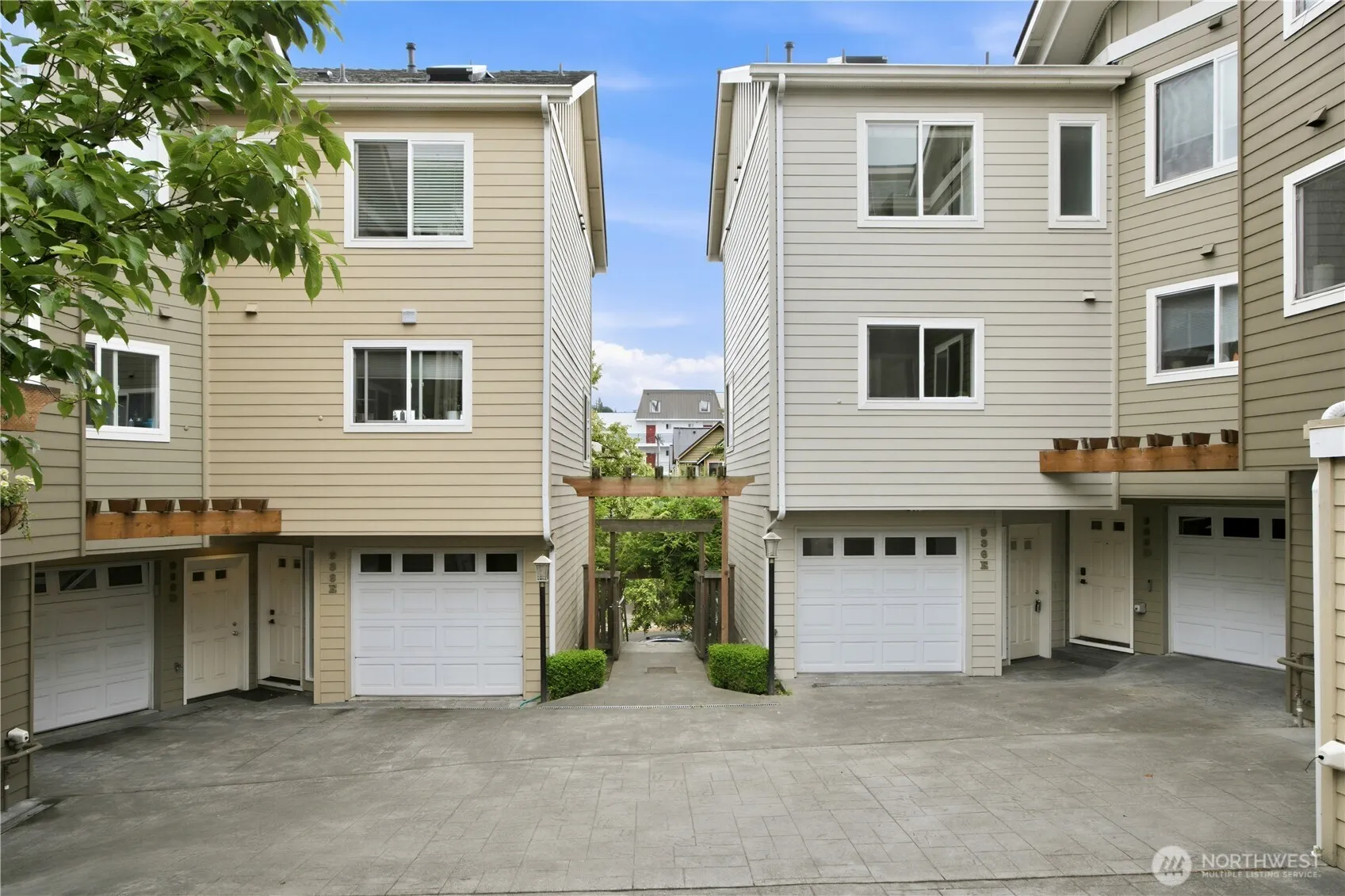 Property photo for 936 N 35th Street #e, Seattle photo 3