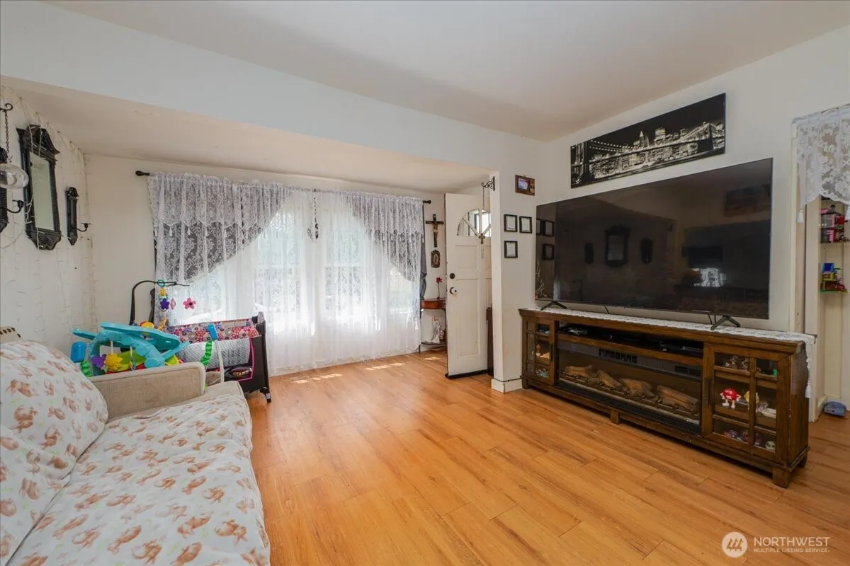 Property photo for 1931 Mcdougall Avenue, Everett photo 3