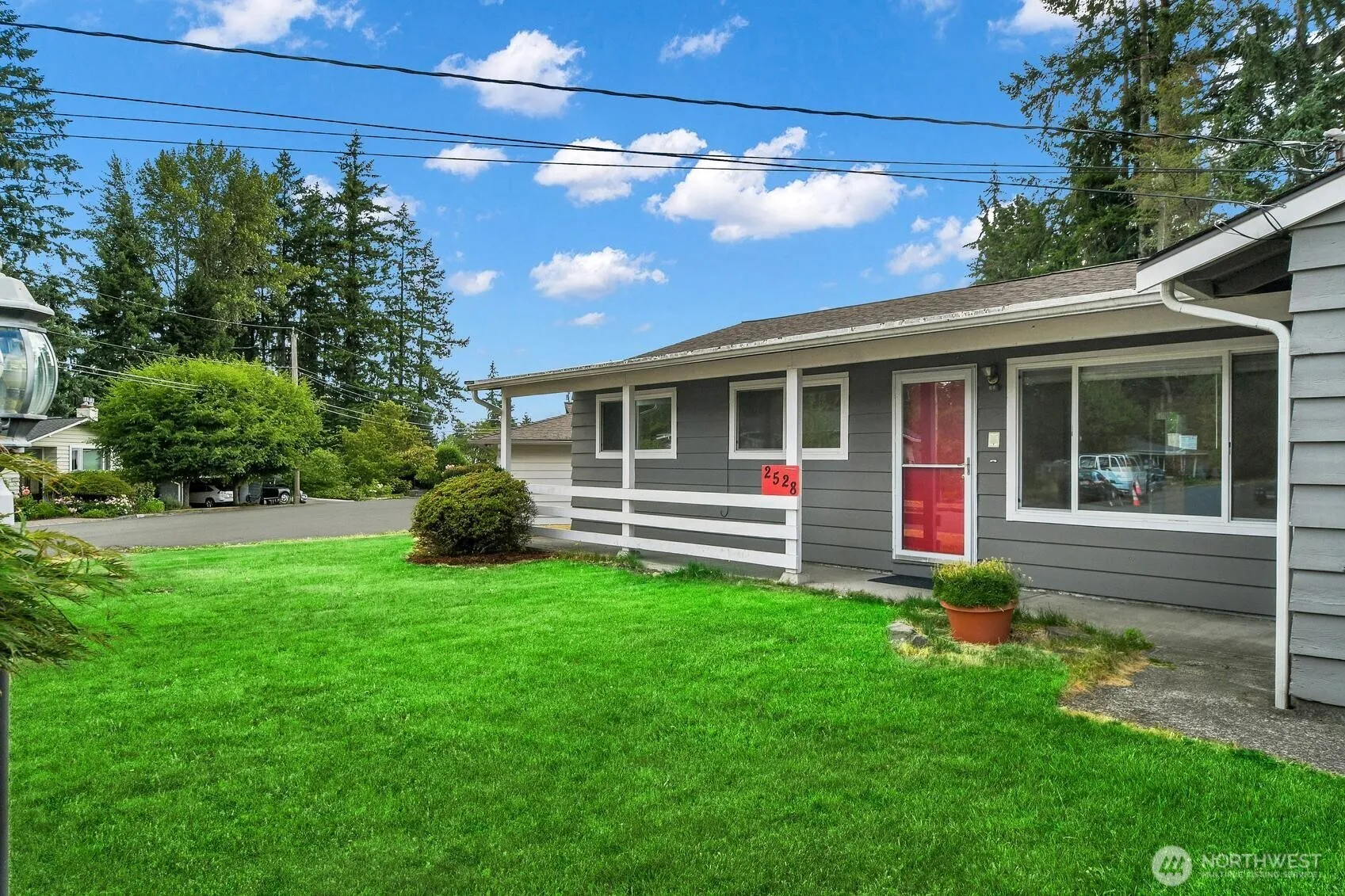 Property photo for 2528 166th Avenue Ne, Bellevue photo 2