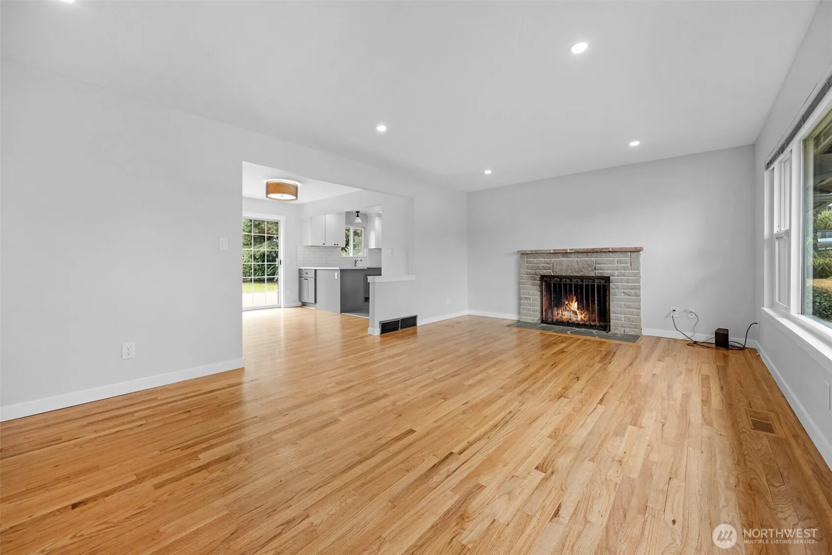 Property photo for 3811 Sw 104th Street, Seattle photo 4