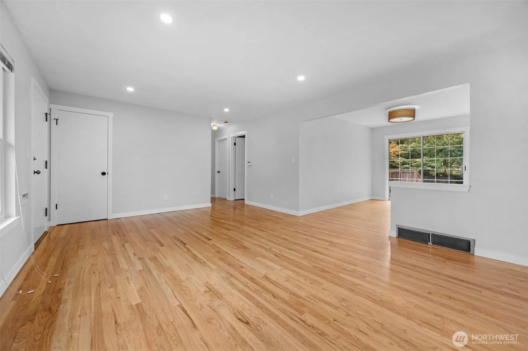 Property photo for 3811 Sw 104th Street, Seattle photo 5