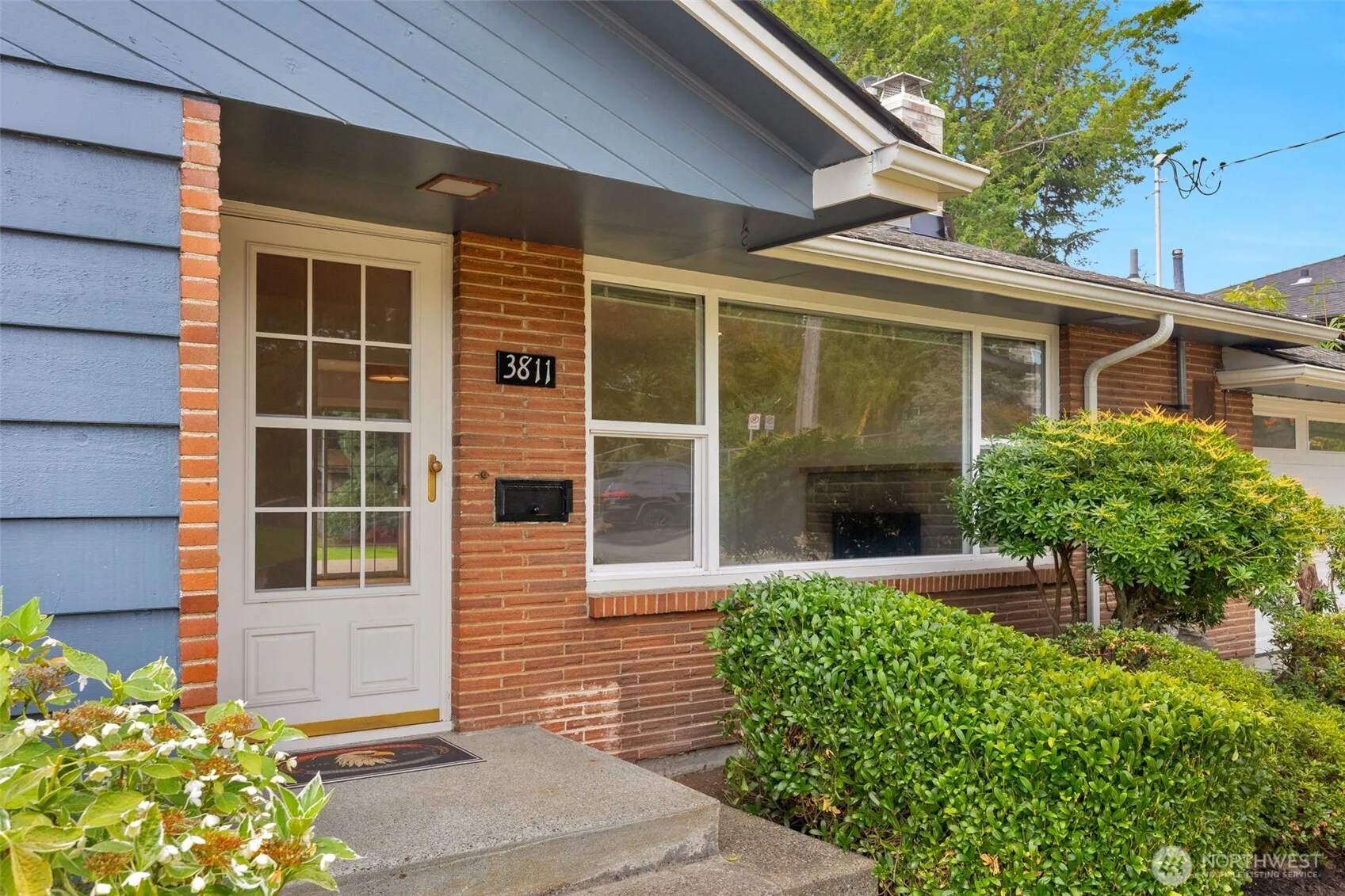 Property photo for 3811 Sw 104th Street, Seattle photo 2